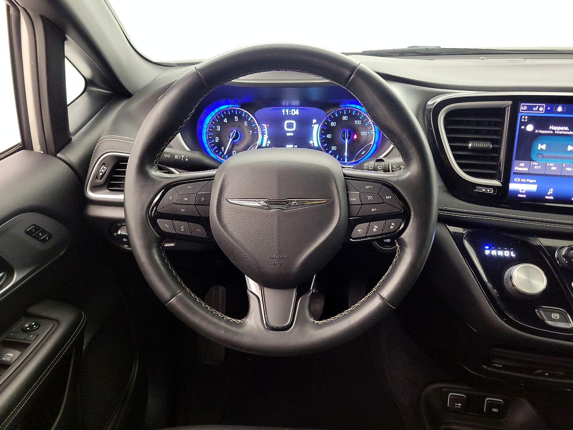 Thumbnail: 2021 Chrysler Pacifica - 10