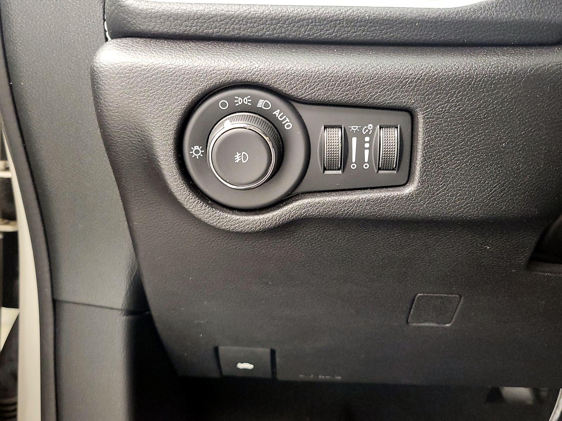 Thumbnail: 2021 Chrysler Pacifica - 13