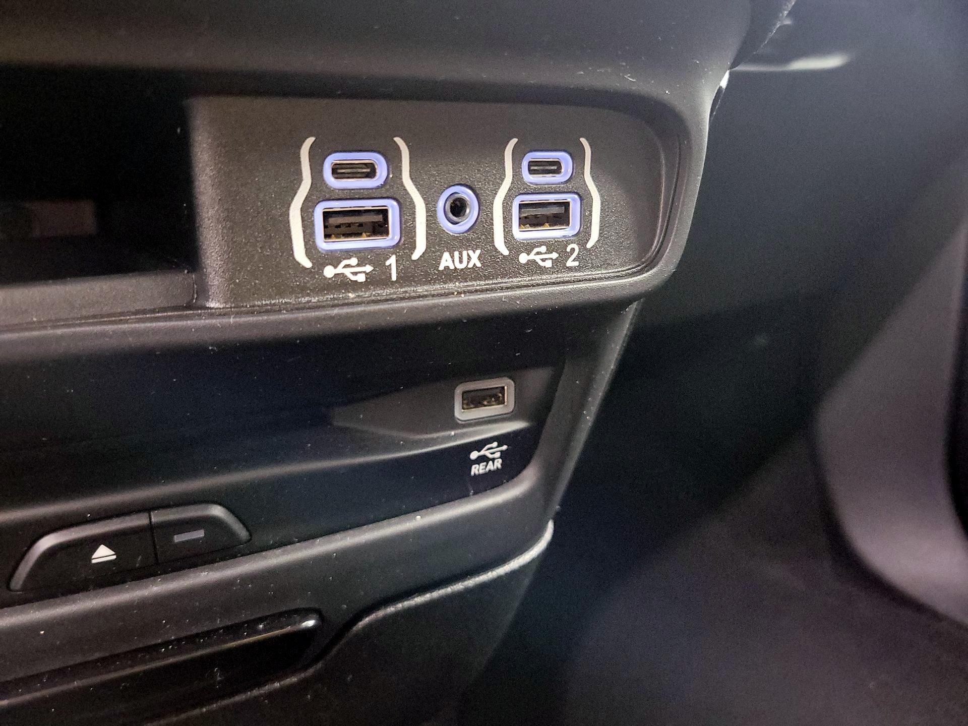 Thumbnail: 2021 Chrysler Pacifica - 18