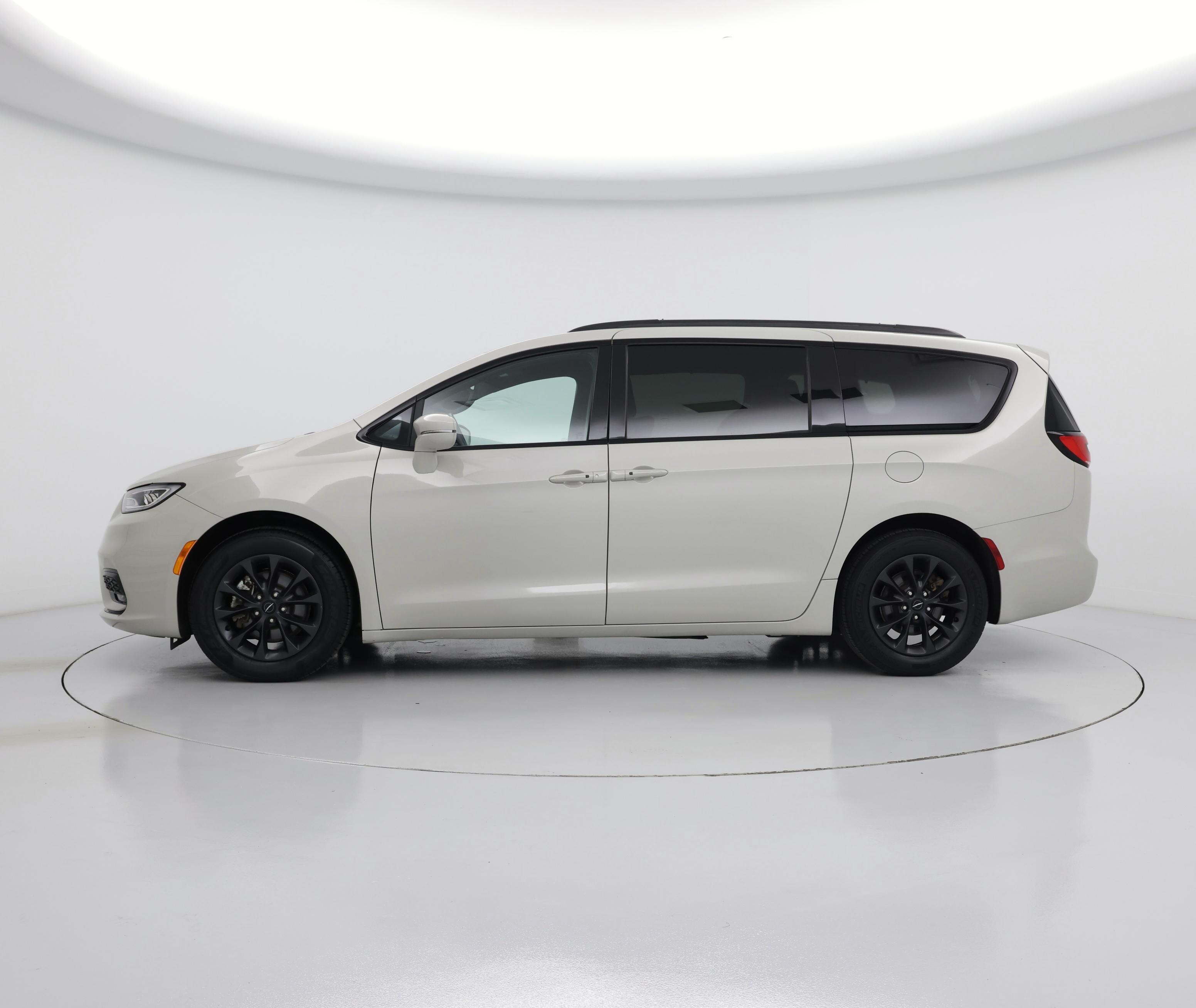 Thumbnail: 2021 Chrysler Pacifica - 3
