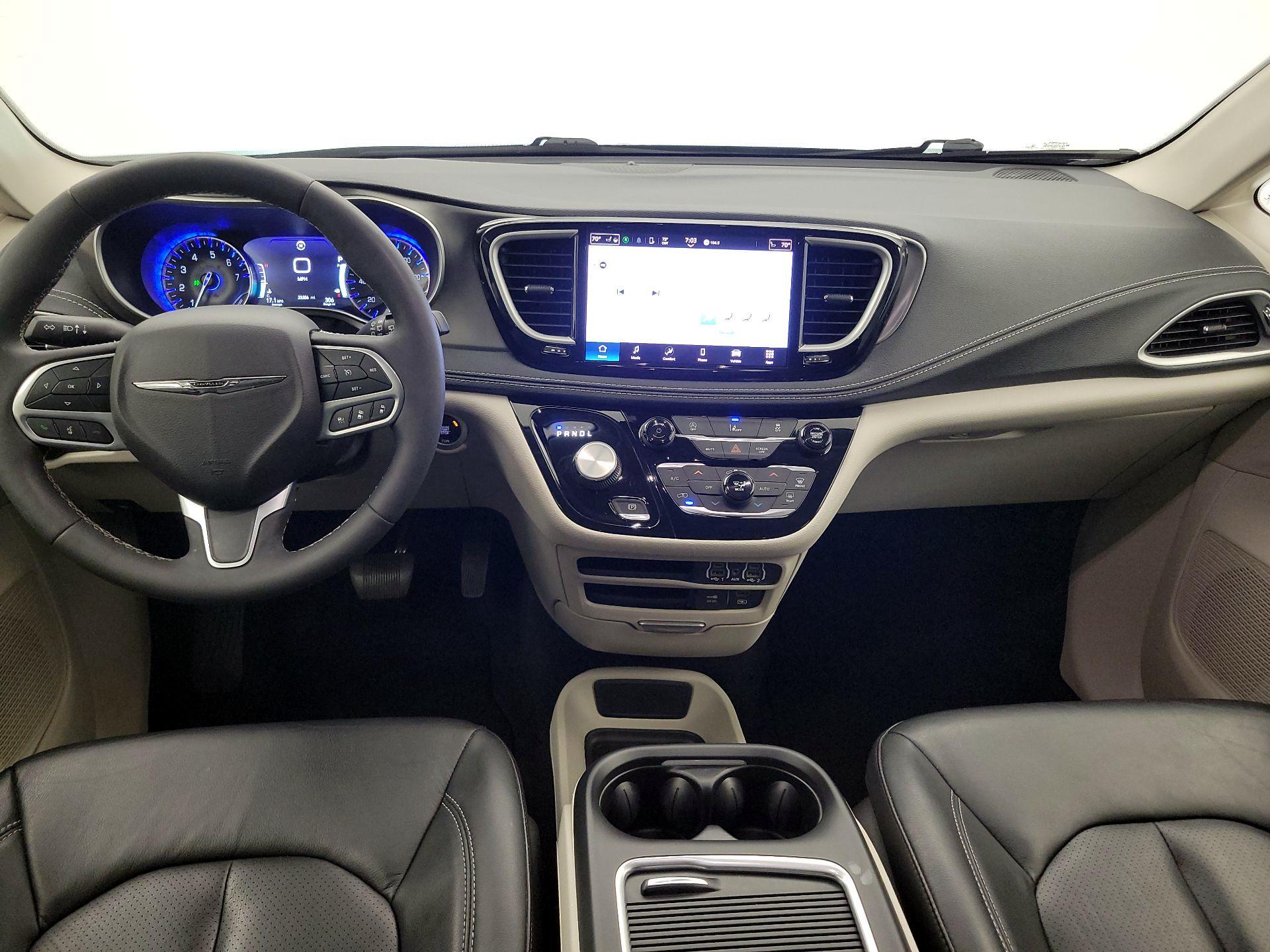 Thumbnail: 2022 Chrysler Pacifica - 9