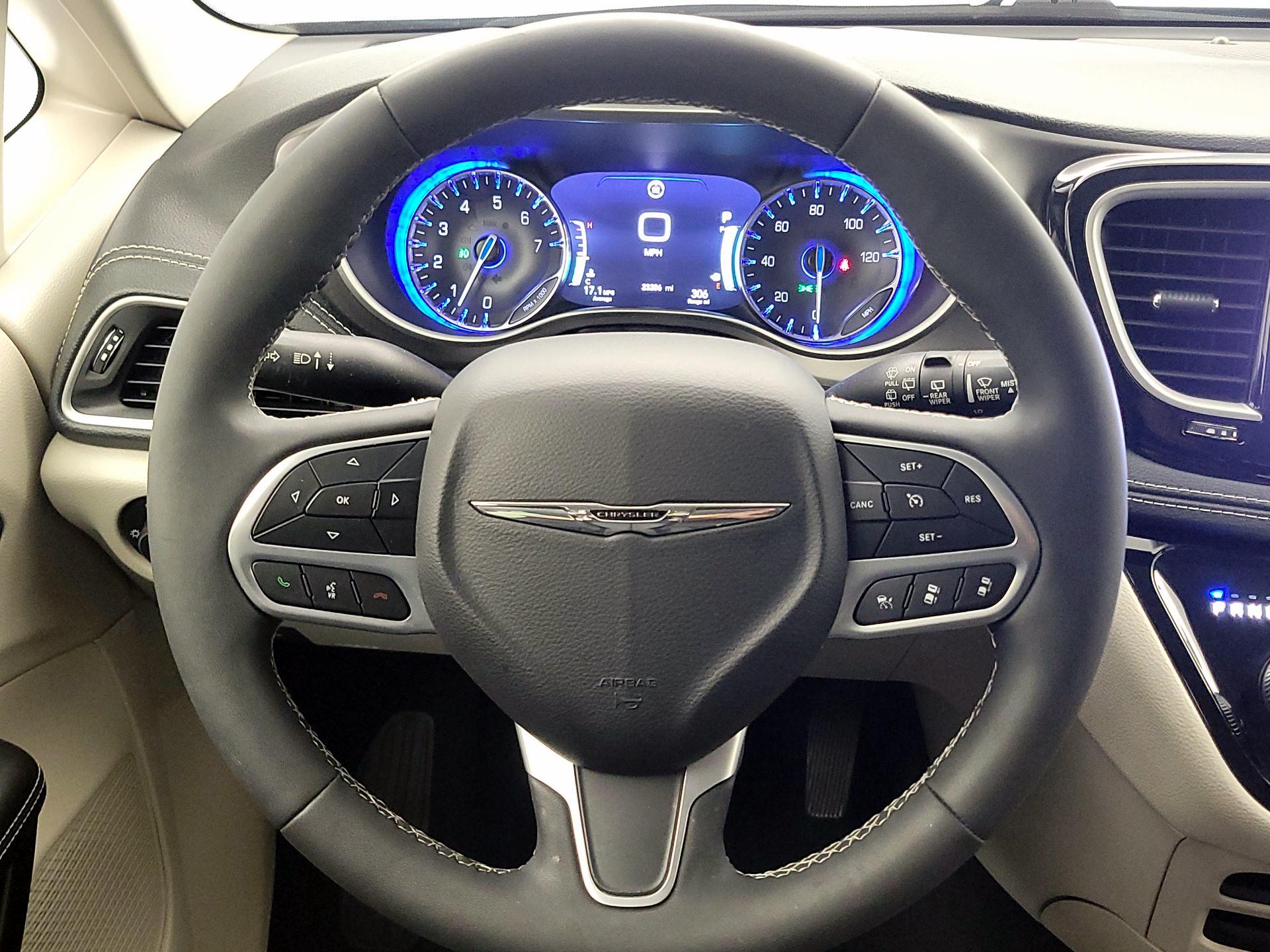 Thumbnail: 2022 Chrysler Pacifica - 10