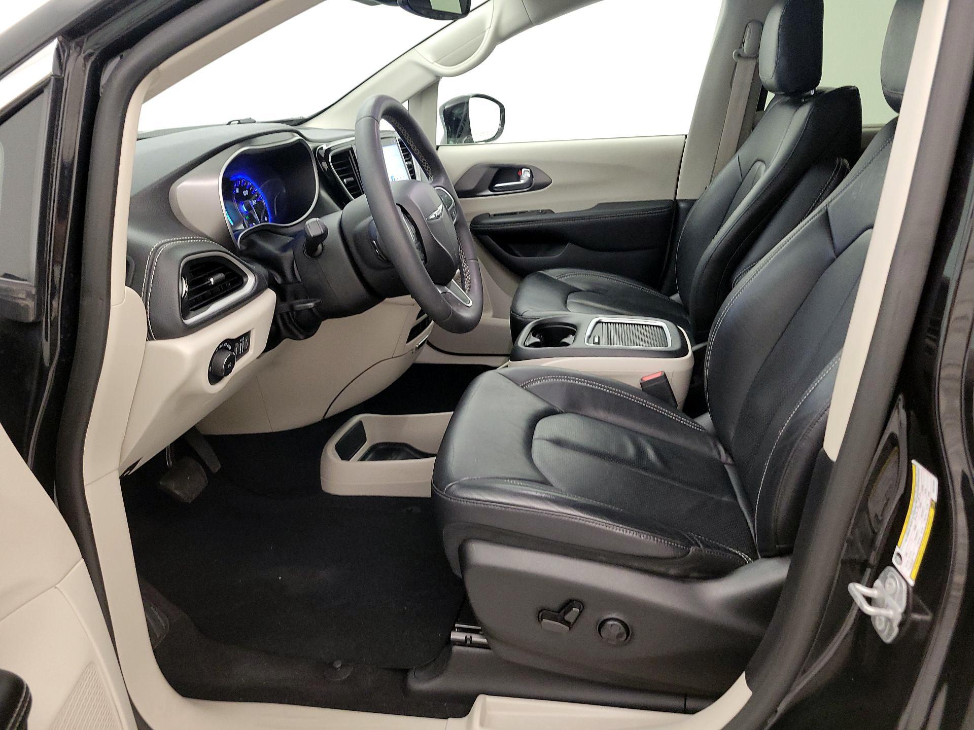 Thumbnail: 2022 Chrysler Pacifica - 11