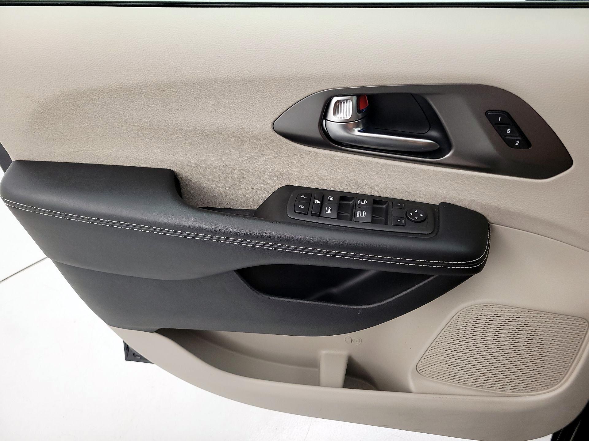 Thumbnail: 2022 Chrysler Pacifica - 12