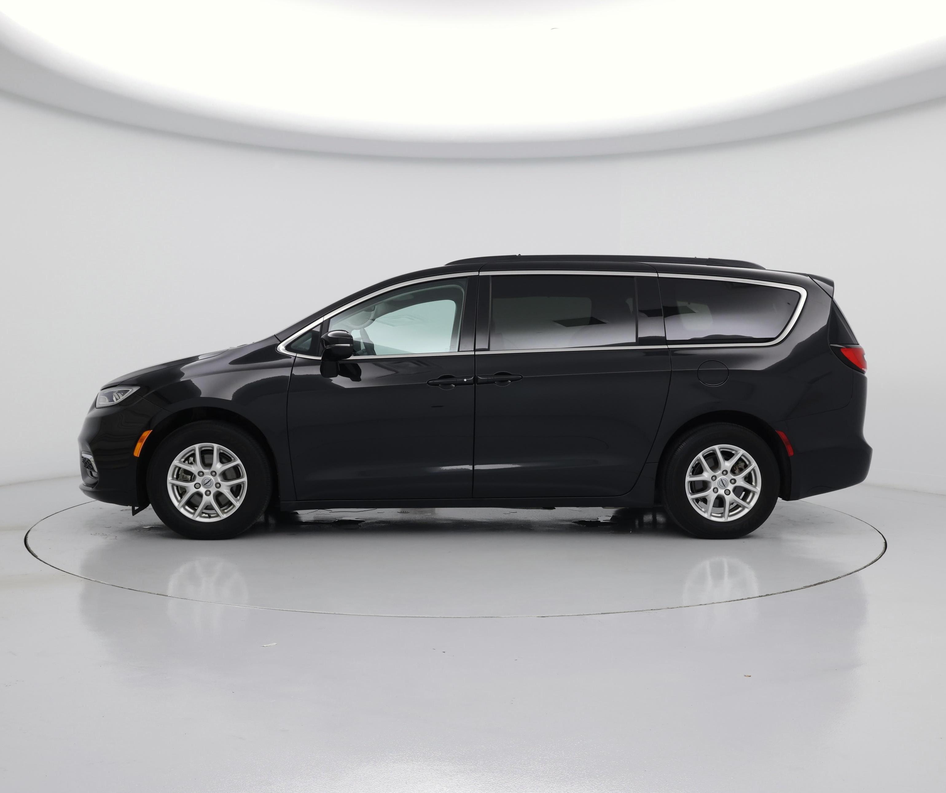 Thumbnail: 2022 Chrysler Pacifica - 3