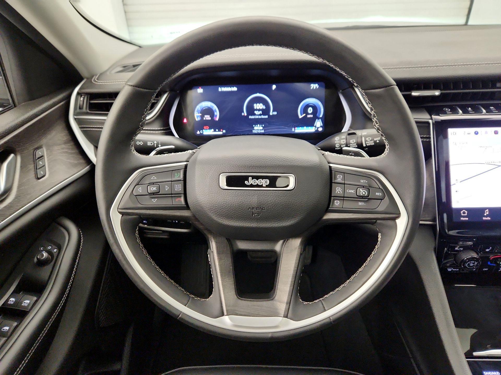 Thumbnail: 2023 Jeep Grand Cherokee - 10