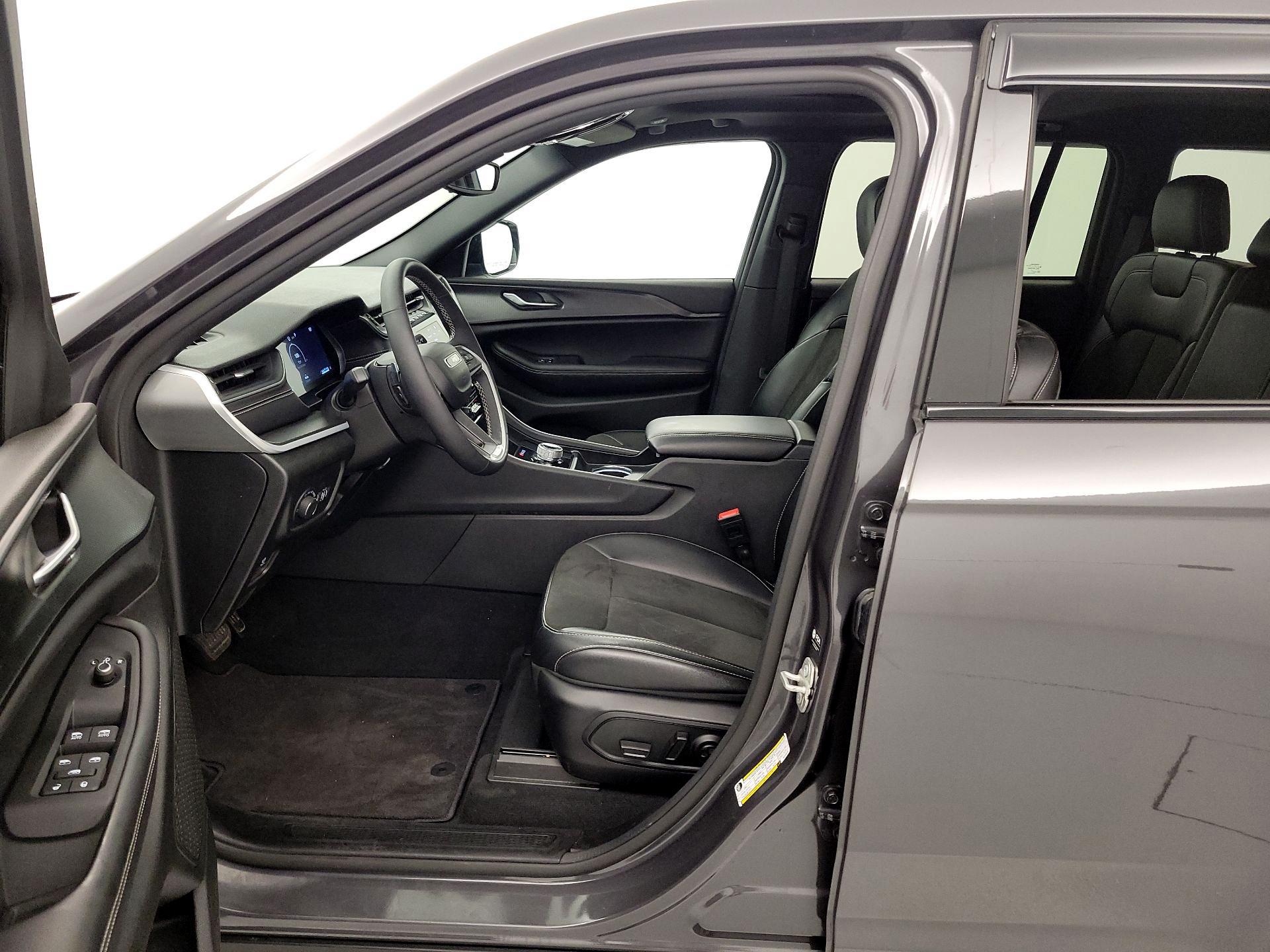 Thumbnail: 2024 Jeep Grand Cherokee - 11
