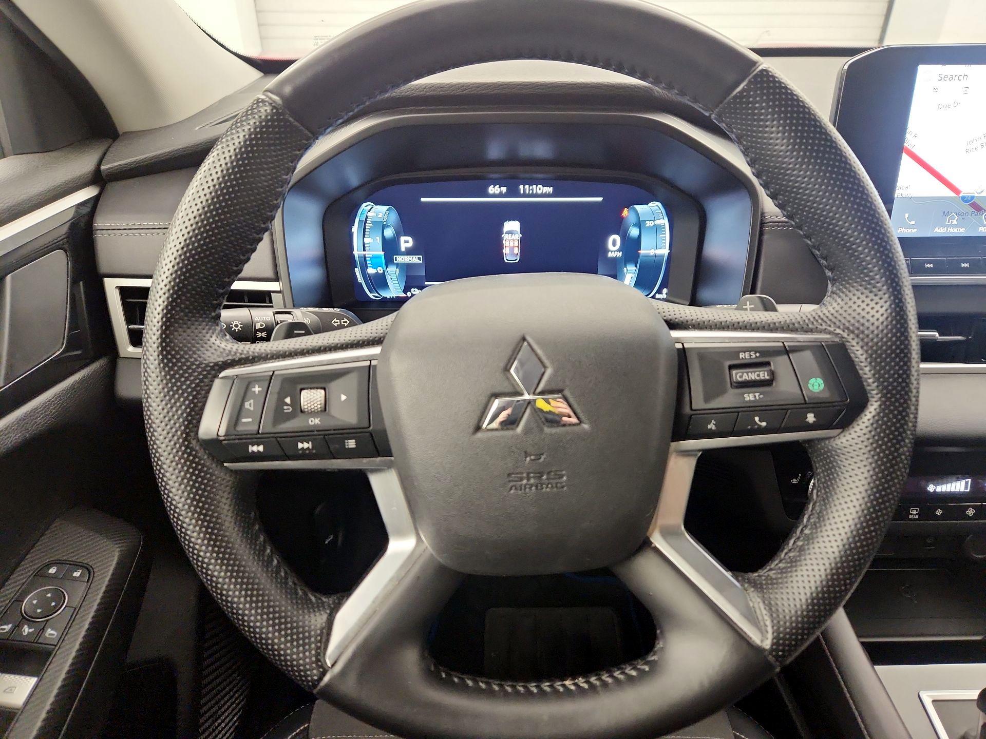 Thumbnail: 2024 Mitsubishi Outlander - 10