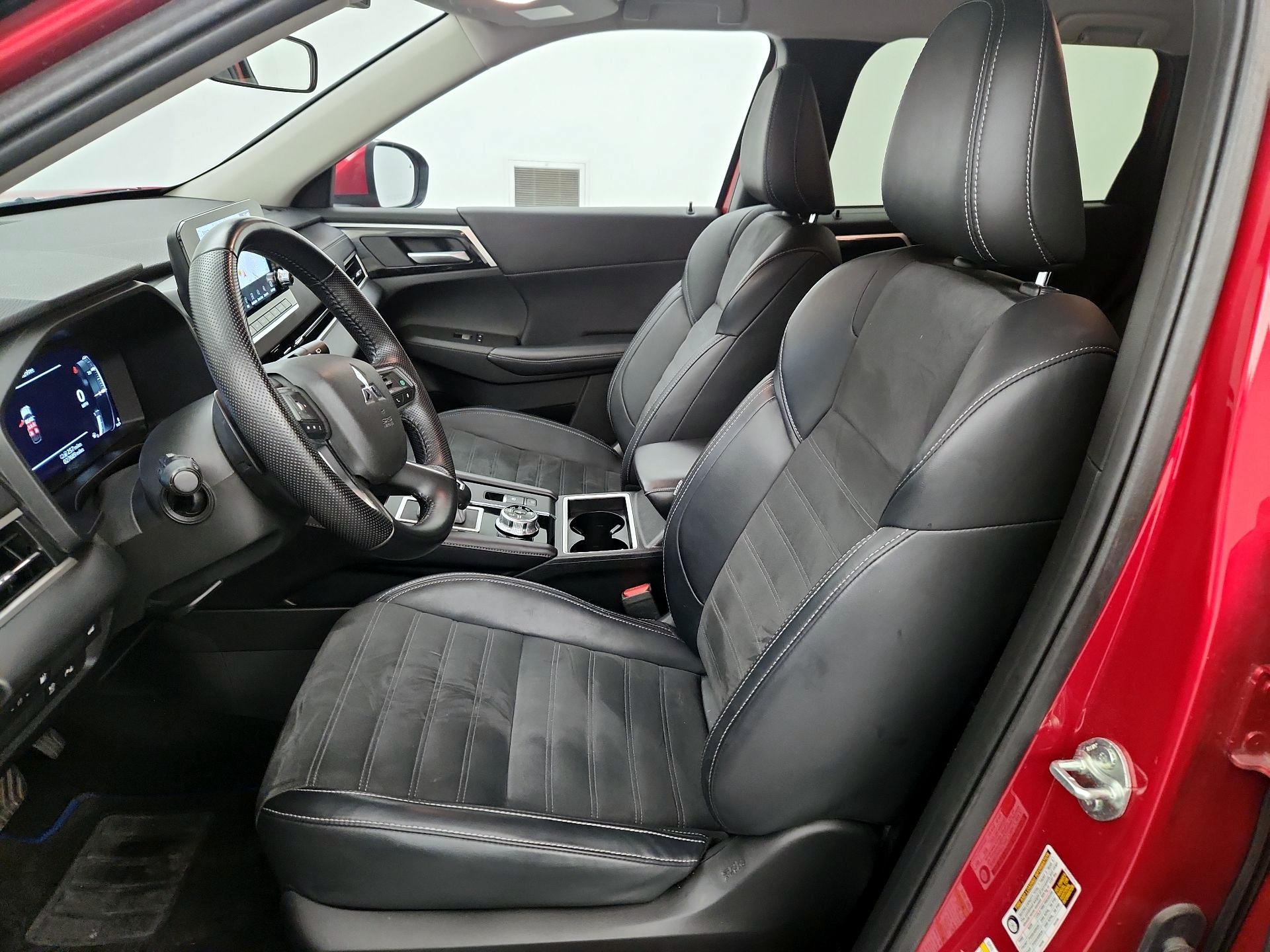 Thumbnail: 2024 Mitsubishi Outlander - 11