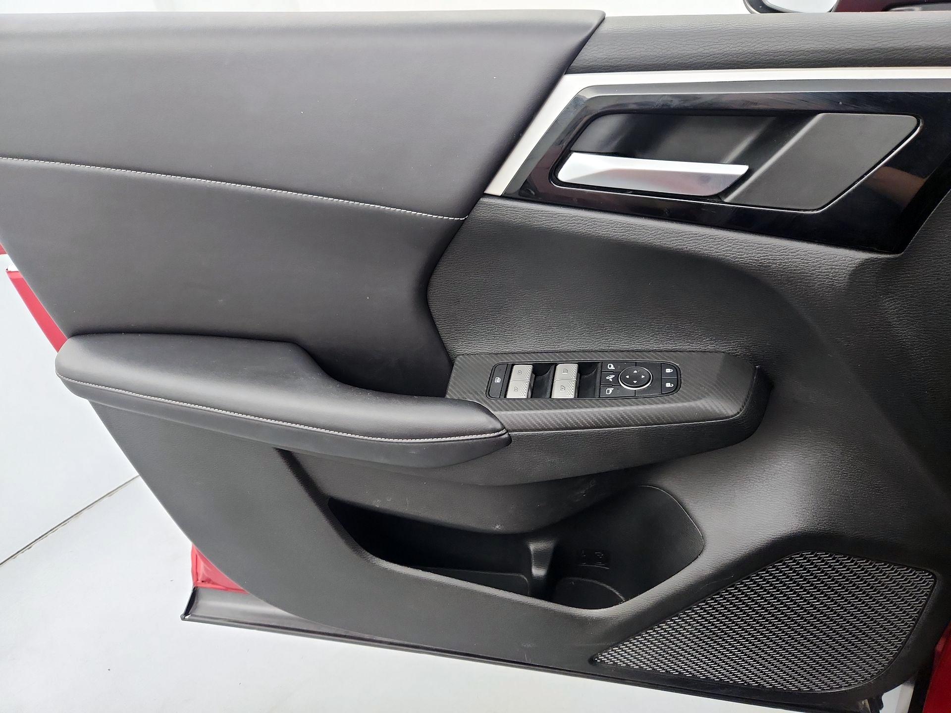 Thumbnail: 2024 Mitsubishi Outlander - 12