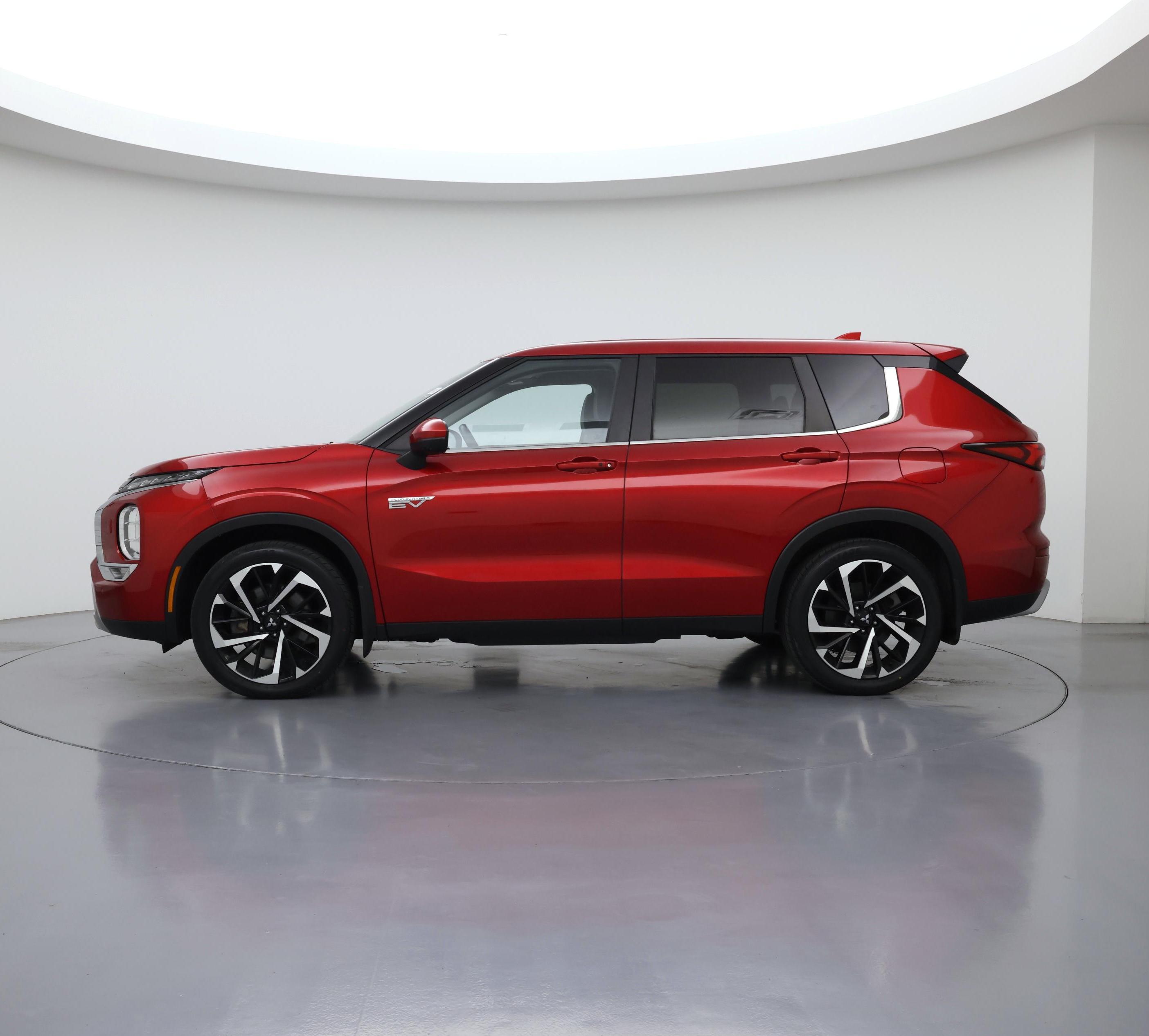 Thumbnail: 2024 Mitsubishi Outlander - 3