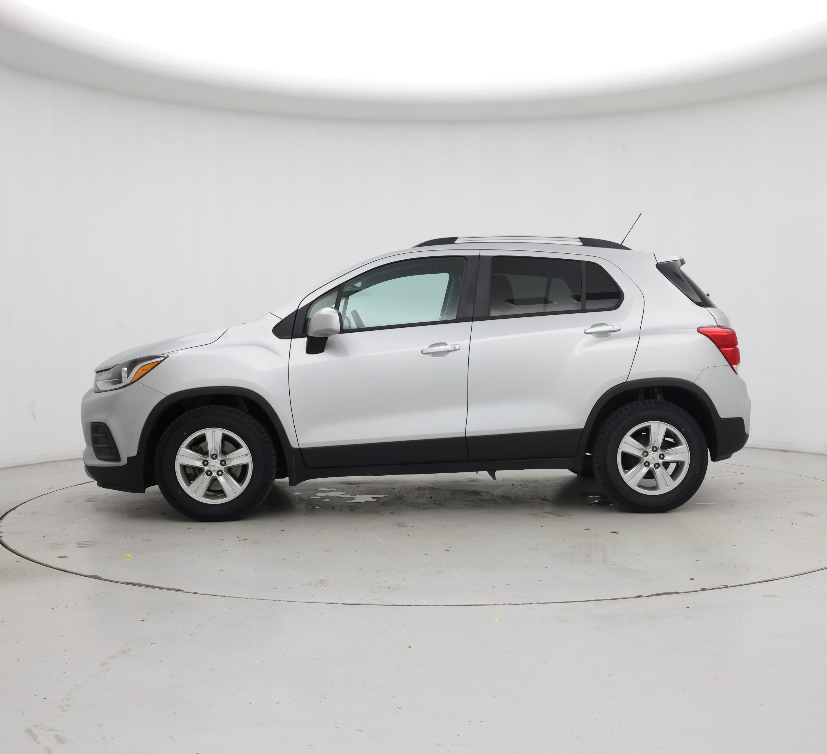Thumbnail: 2021 Chevrolet Trax - 3