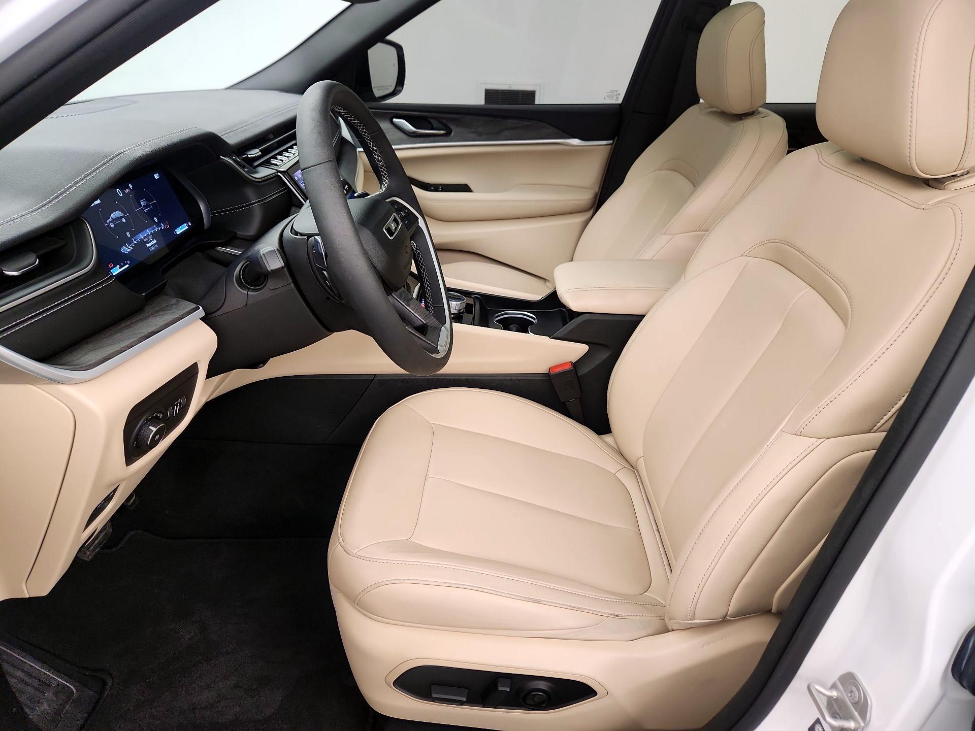 Thumbnail: 2024 Jeep Grand Cherokee - 11