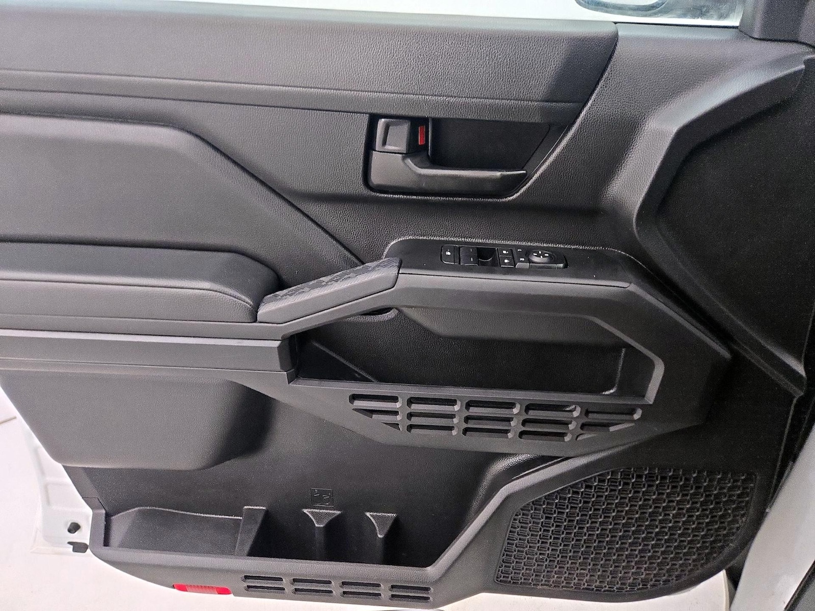 2025 Toyota Tacoma SR - Photo 13