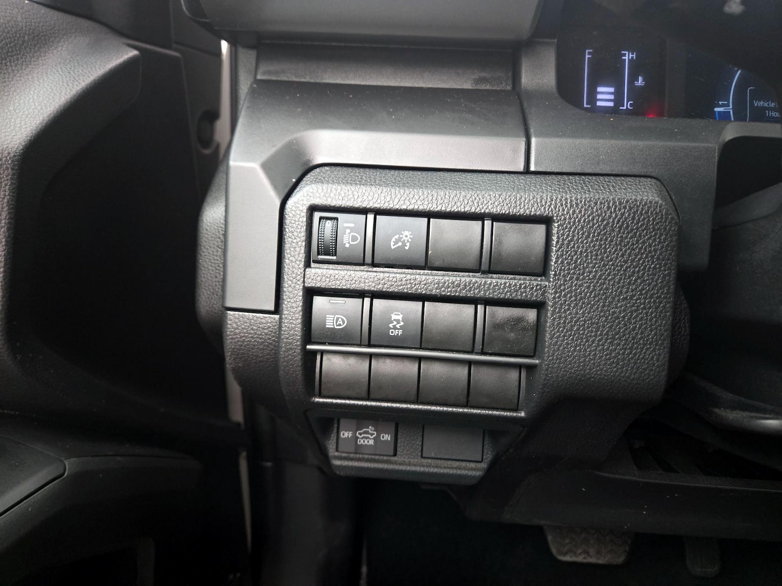 2025 Toyota Tacoma SR - Photo 14