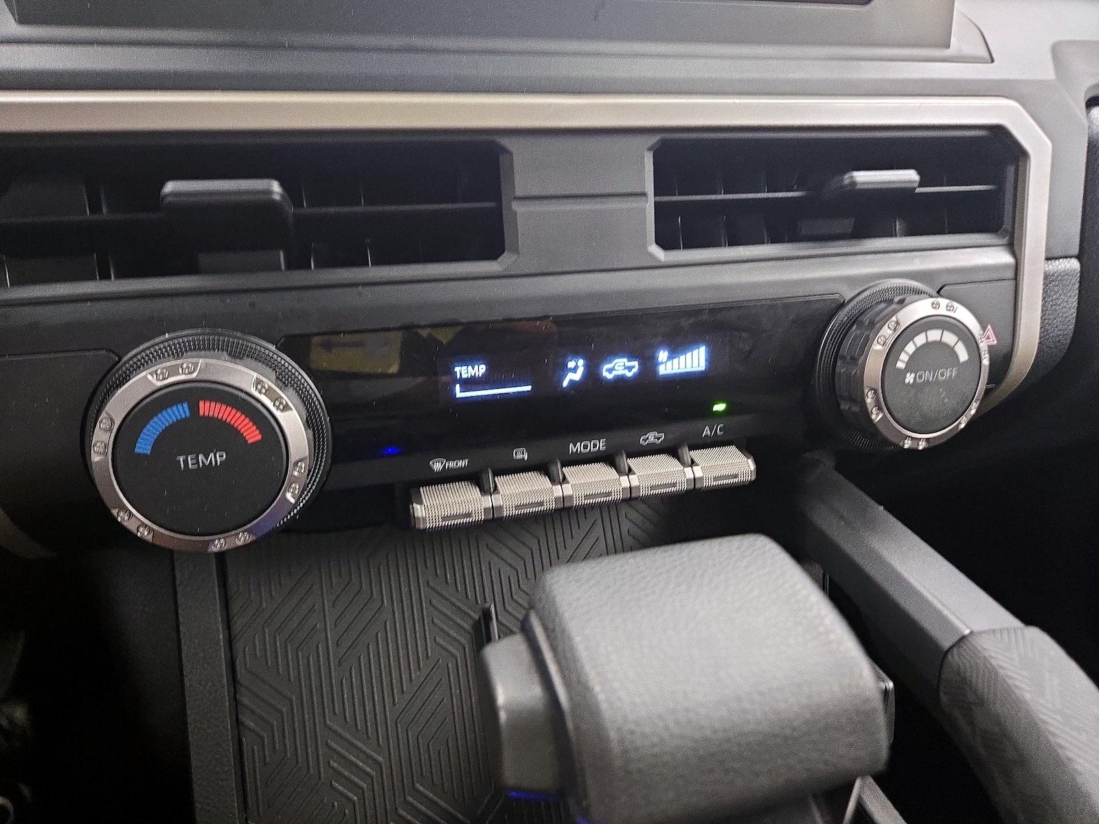 2025 Toyota Tacoma SR - Photo 18