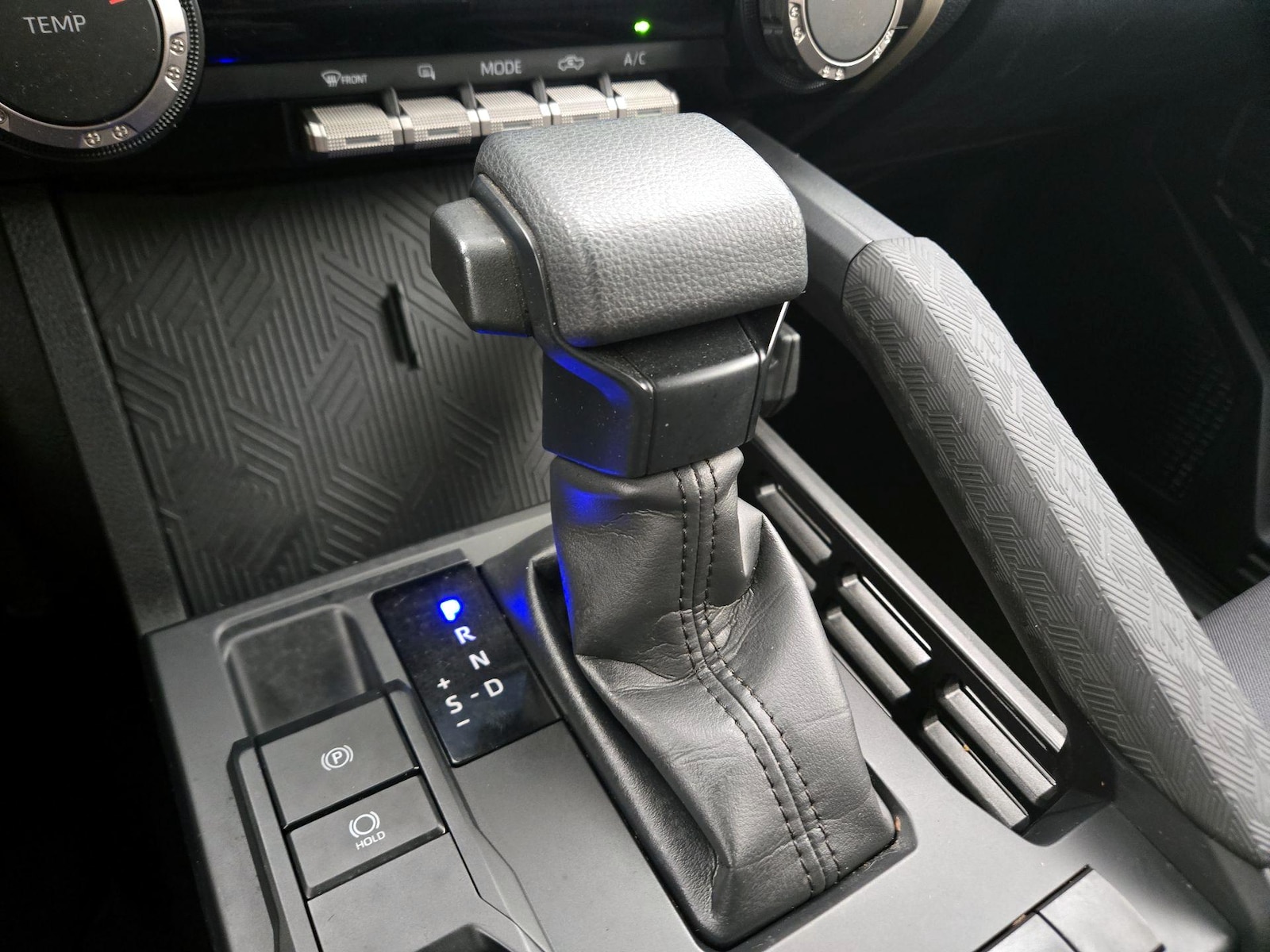 2025 Toyota Tacoma SR - Photo 19