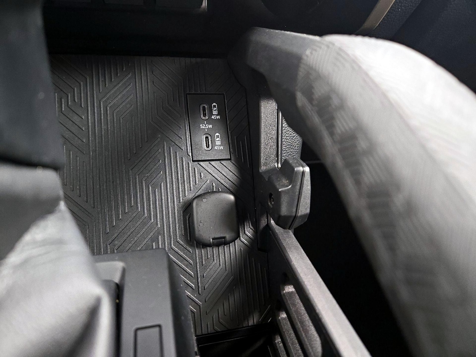 2025 Toyota Tacoma SR - Photo 20
