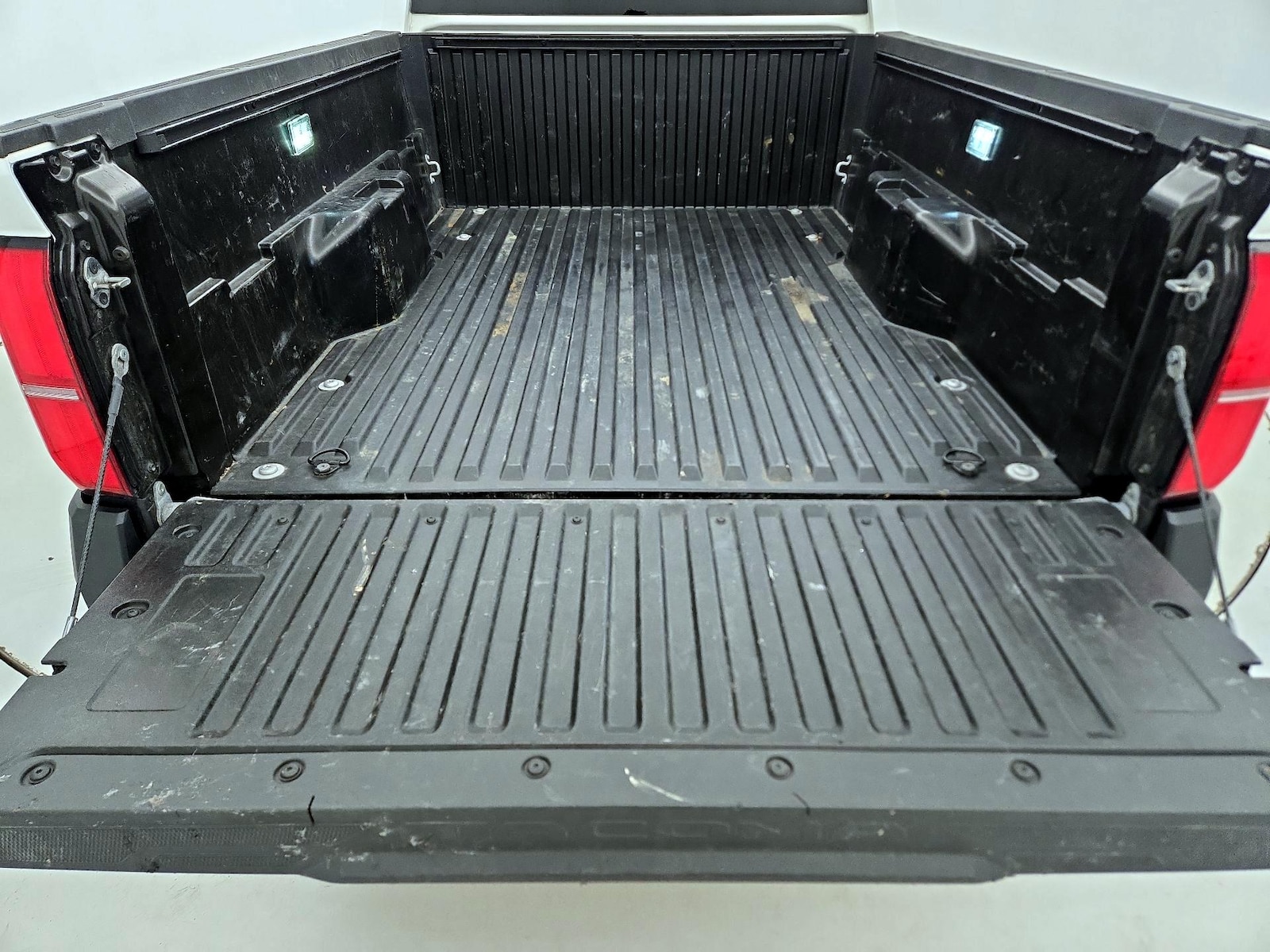 2025 Toyota Tacoma SR - Photo 21