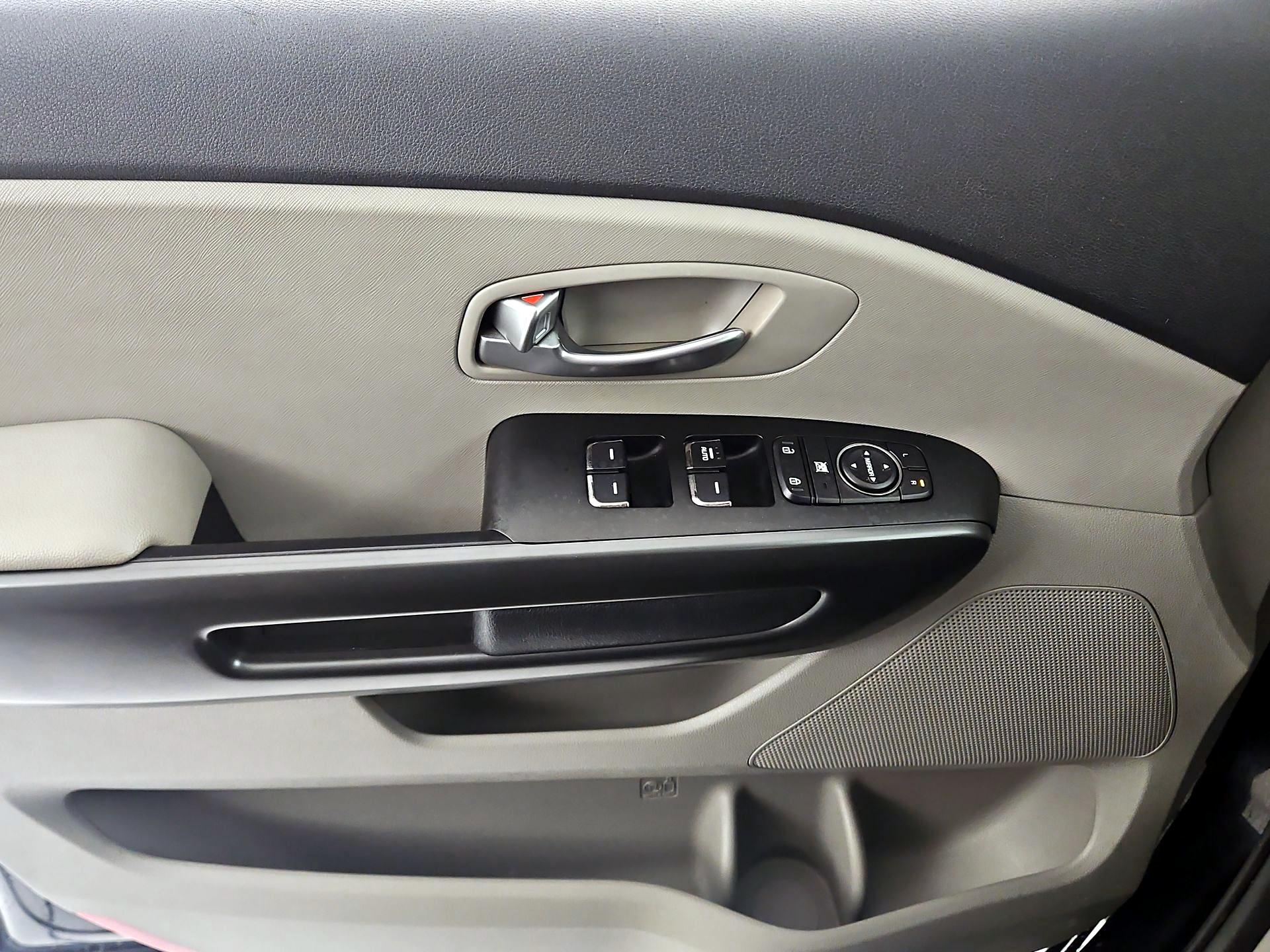 Thumbnail: 2019 Kia Sedona - 10
