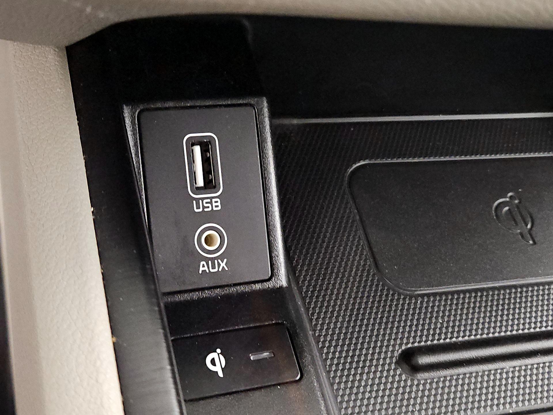 Thumbnail: 2019 Kia Sedona - 16