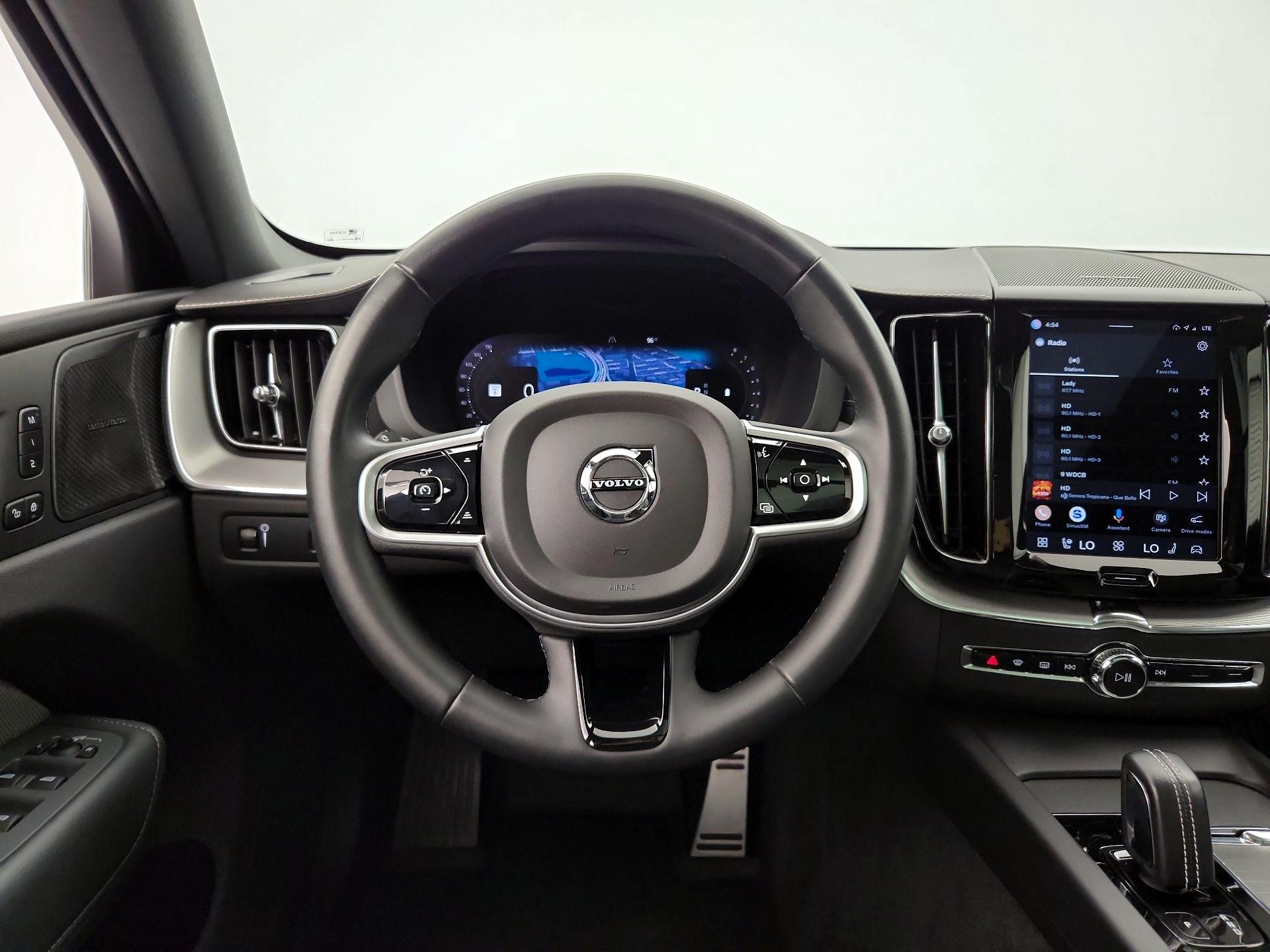 Thumbnail: 2022 Volvo XC60 - 10