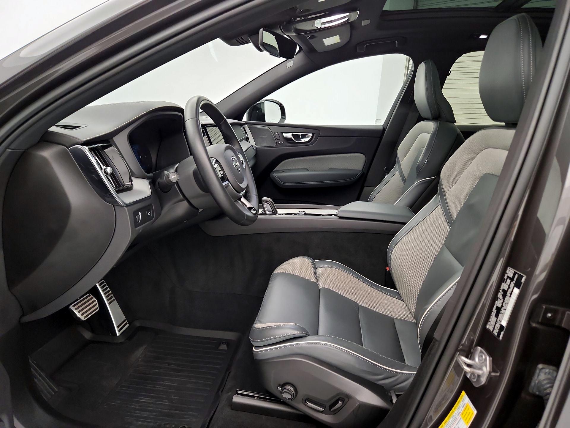 Thumbnail: 2022 Volvo XC60 - 11