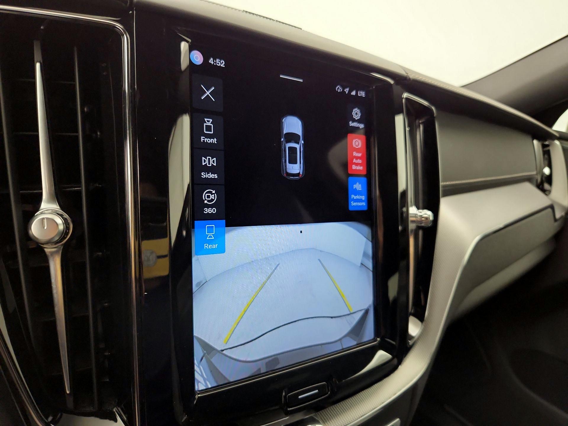 Thumbnail: 2022 Volvo XC60 - 15