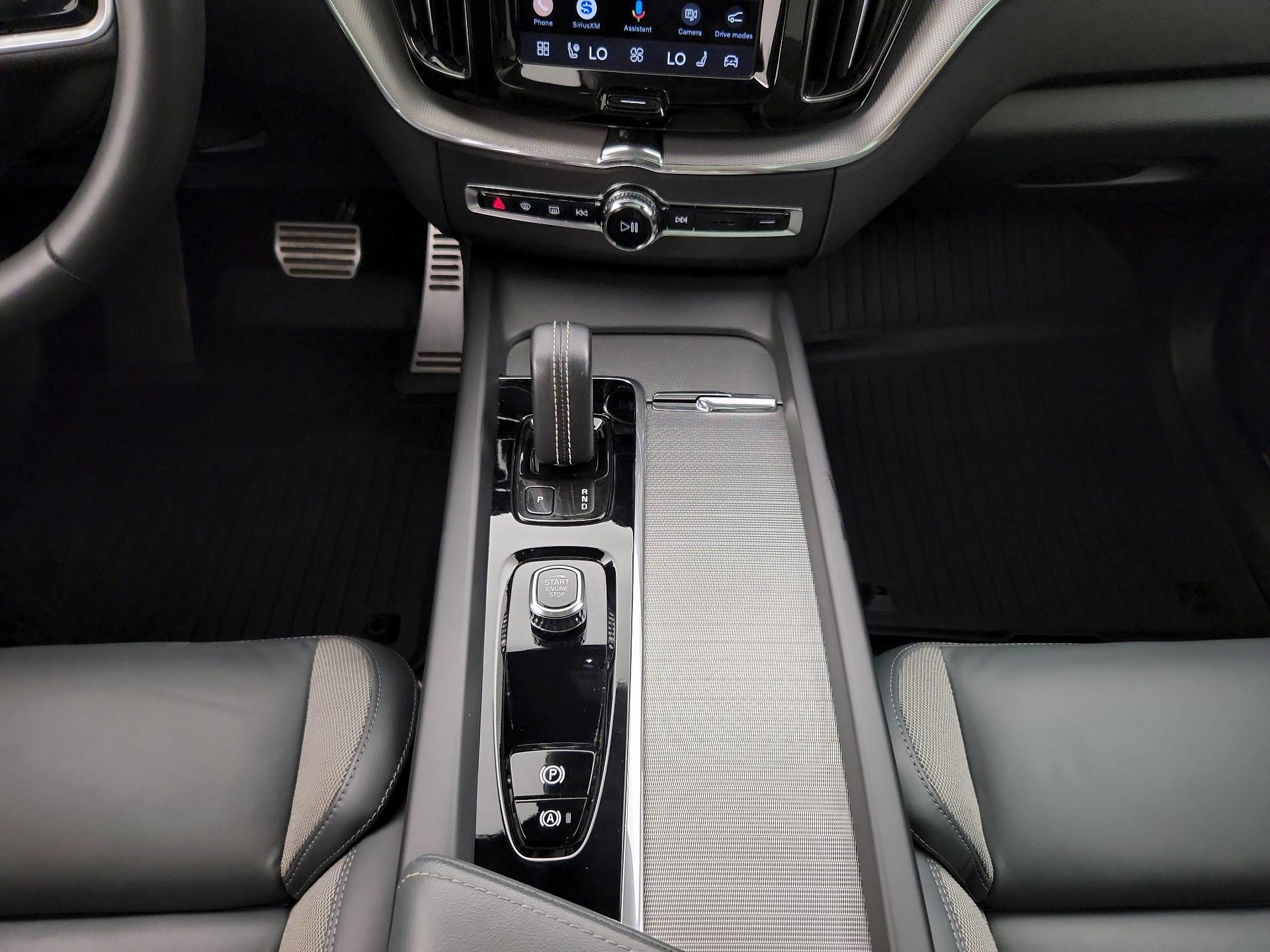 Thumbnail: 2022 Volvo XC60 - 18