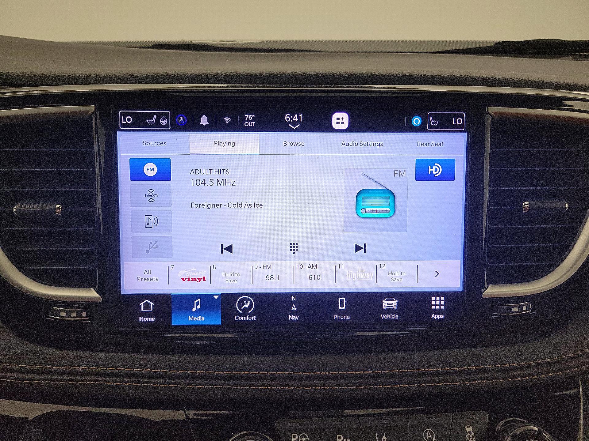 Thumbnail: 2023 Chrysler Pacifica - 16