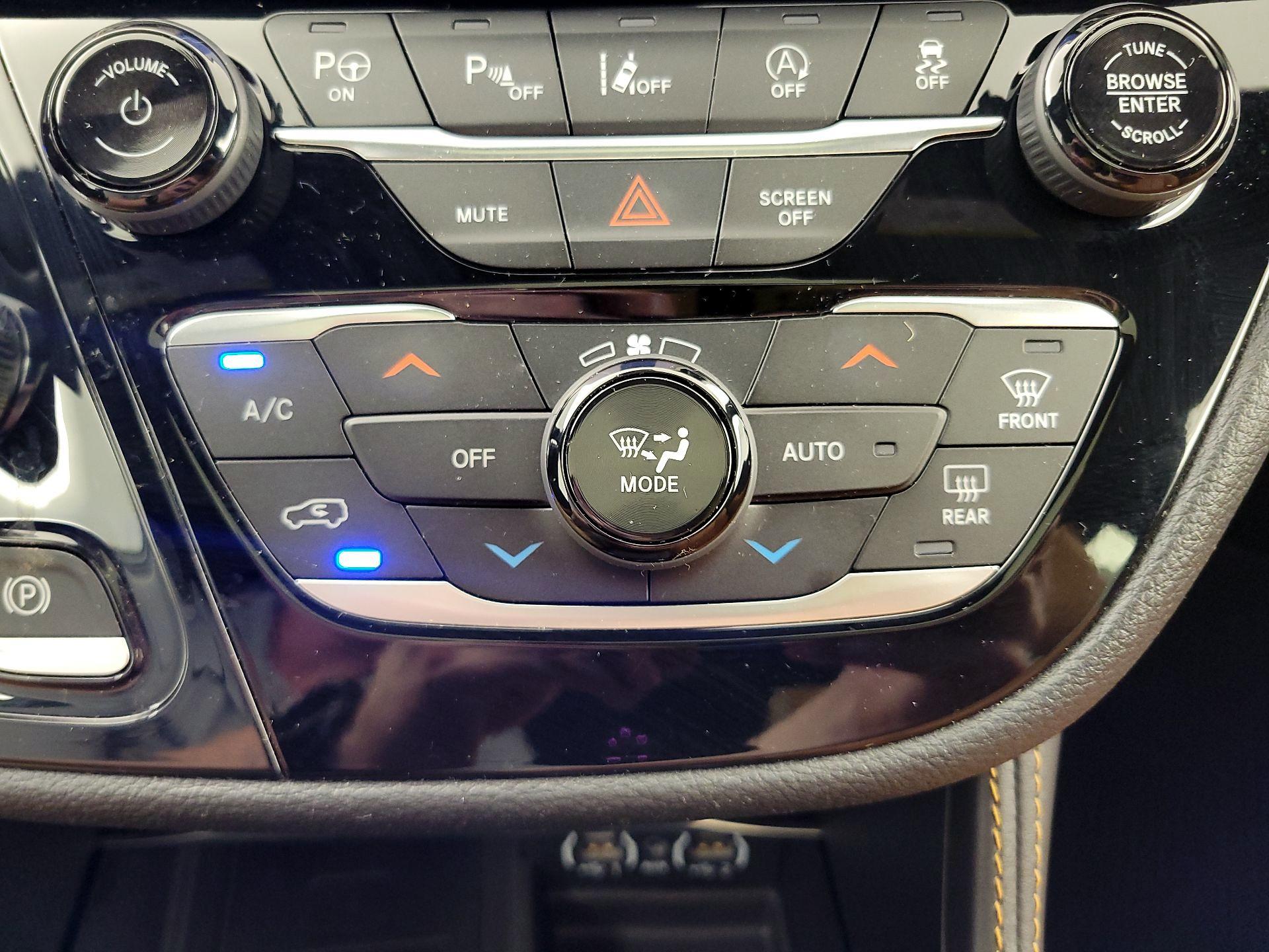 Thumbnail: 2023 Chrysler Pacifica - 17
