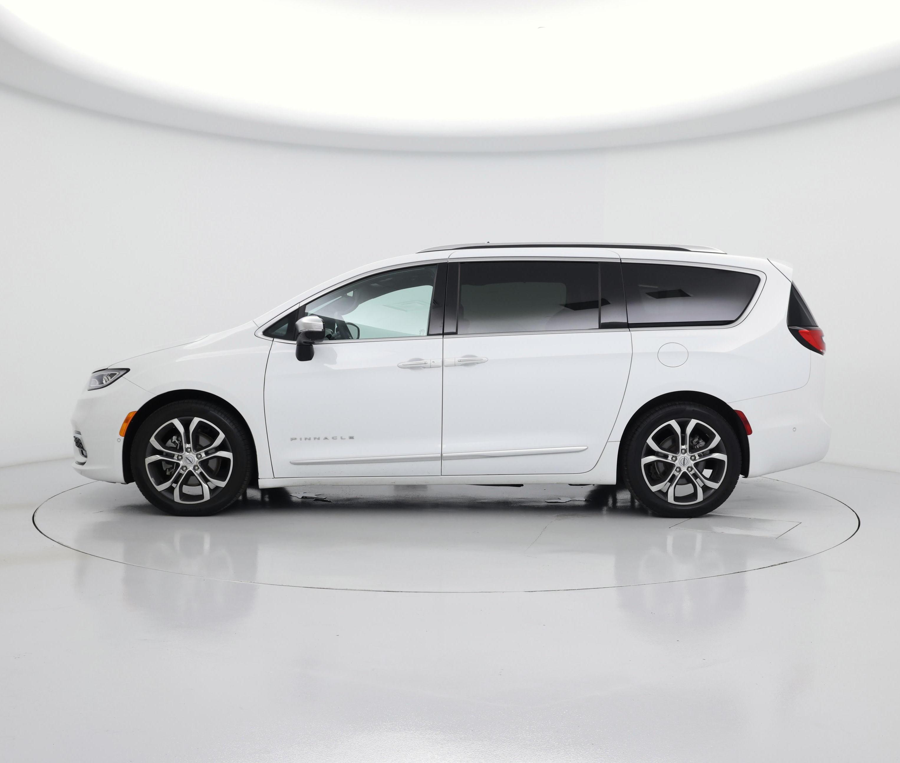 Thumbnail: 2023 Chrysler Pacifica - 3