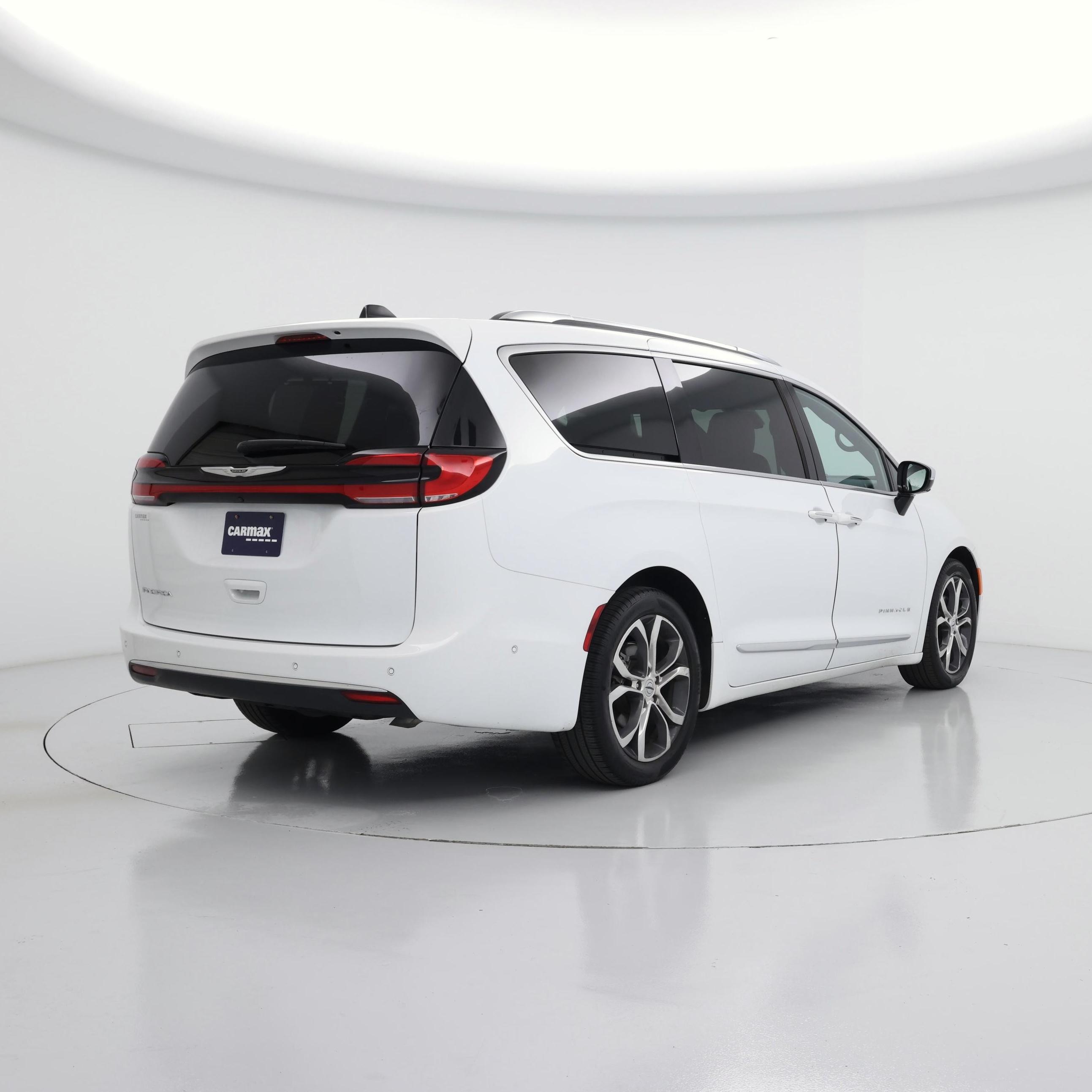 Thumbnail: 2023 Chrysler Pacifica - 8