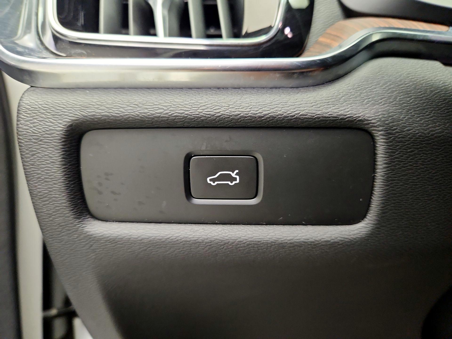 Thumbnail: 2024 Volvo S60 - 13