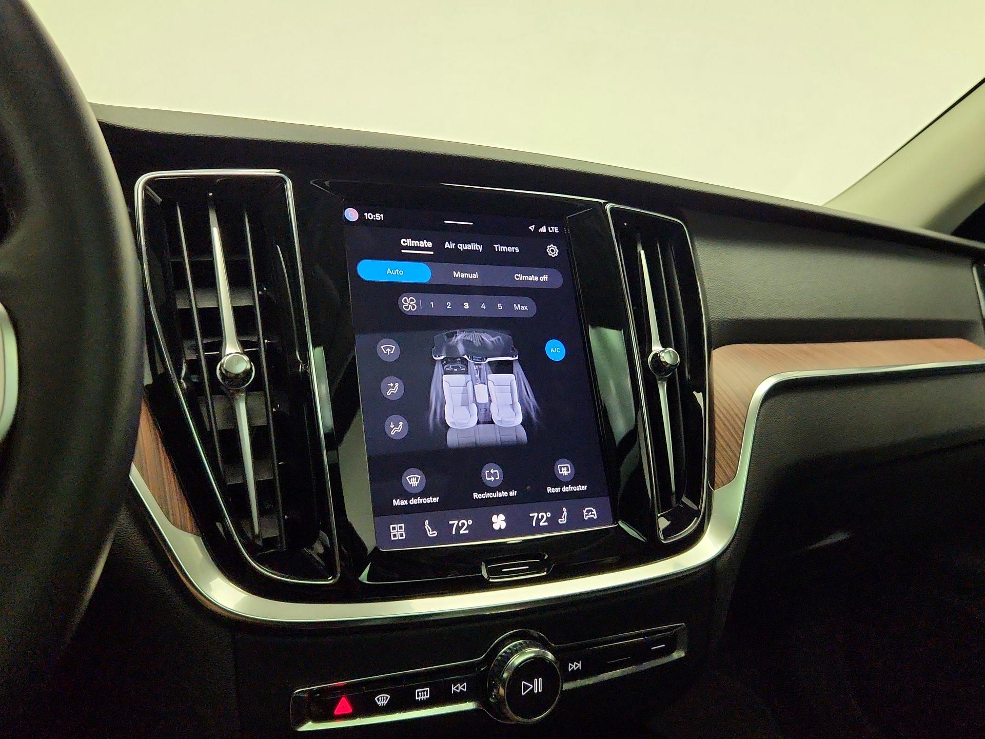 Thumbnail: 2024 Volvo S60 - 17