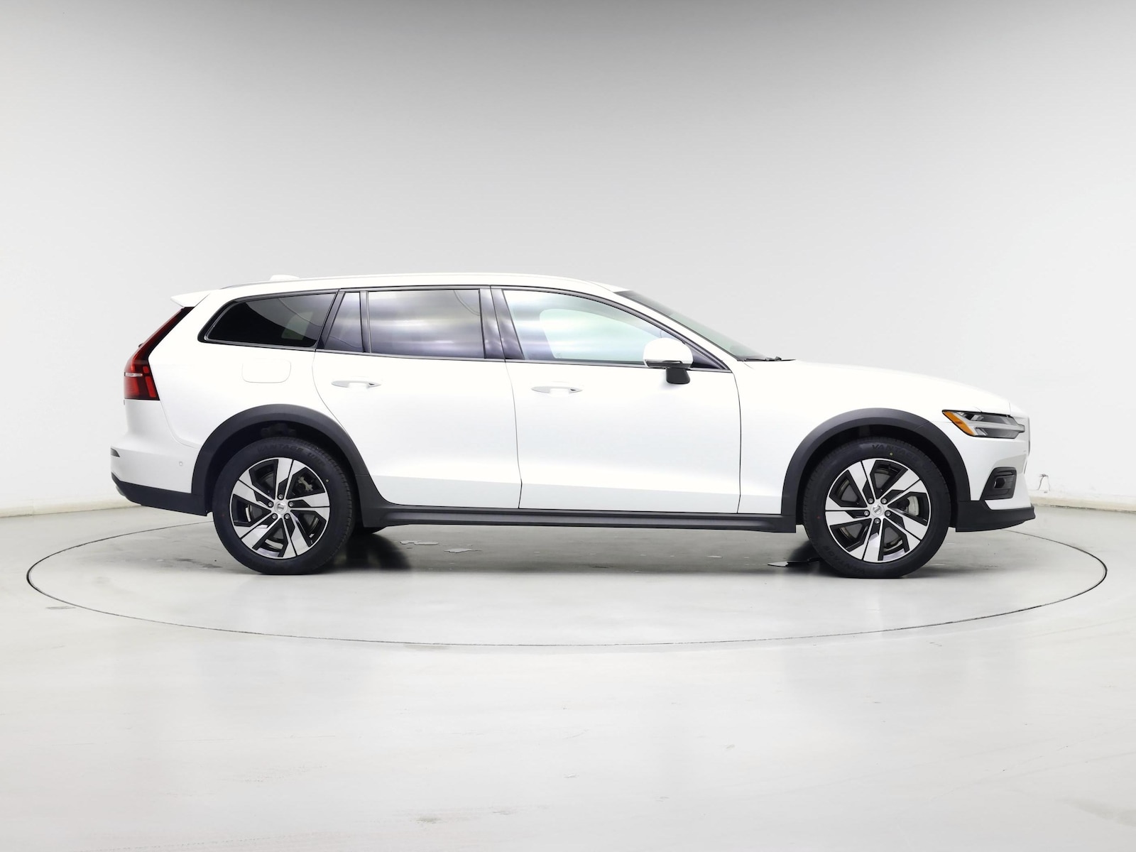 2024 Volvo V60 Cross Country Plus - Photo 8