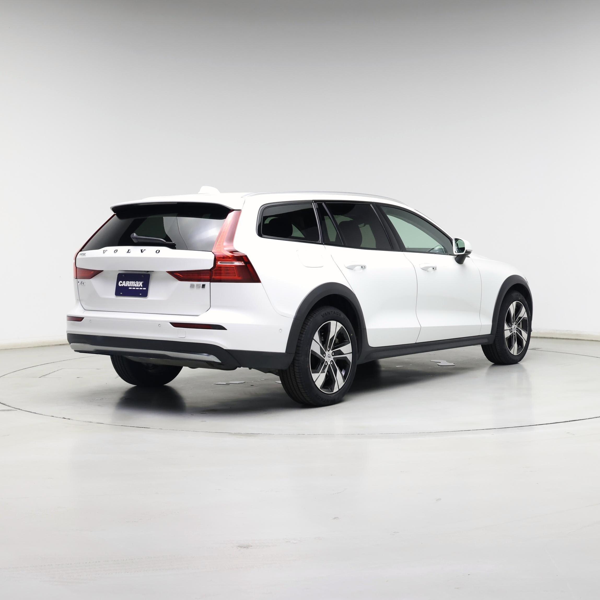 Thumbnail: 2024 Volvo S60 - 8