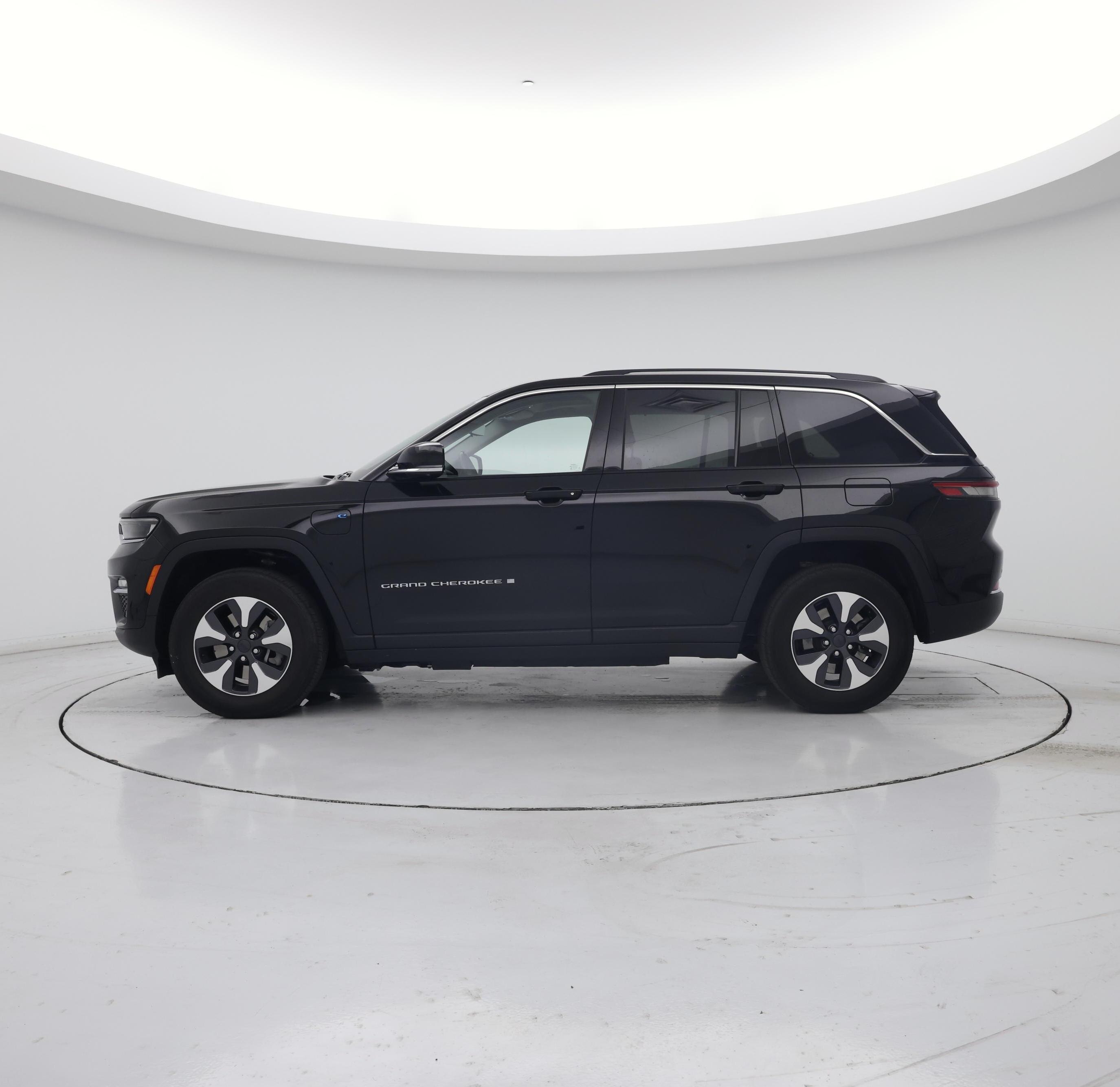 Thumbnail: 2022 Jeep Grand Cherokee - 3