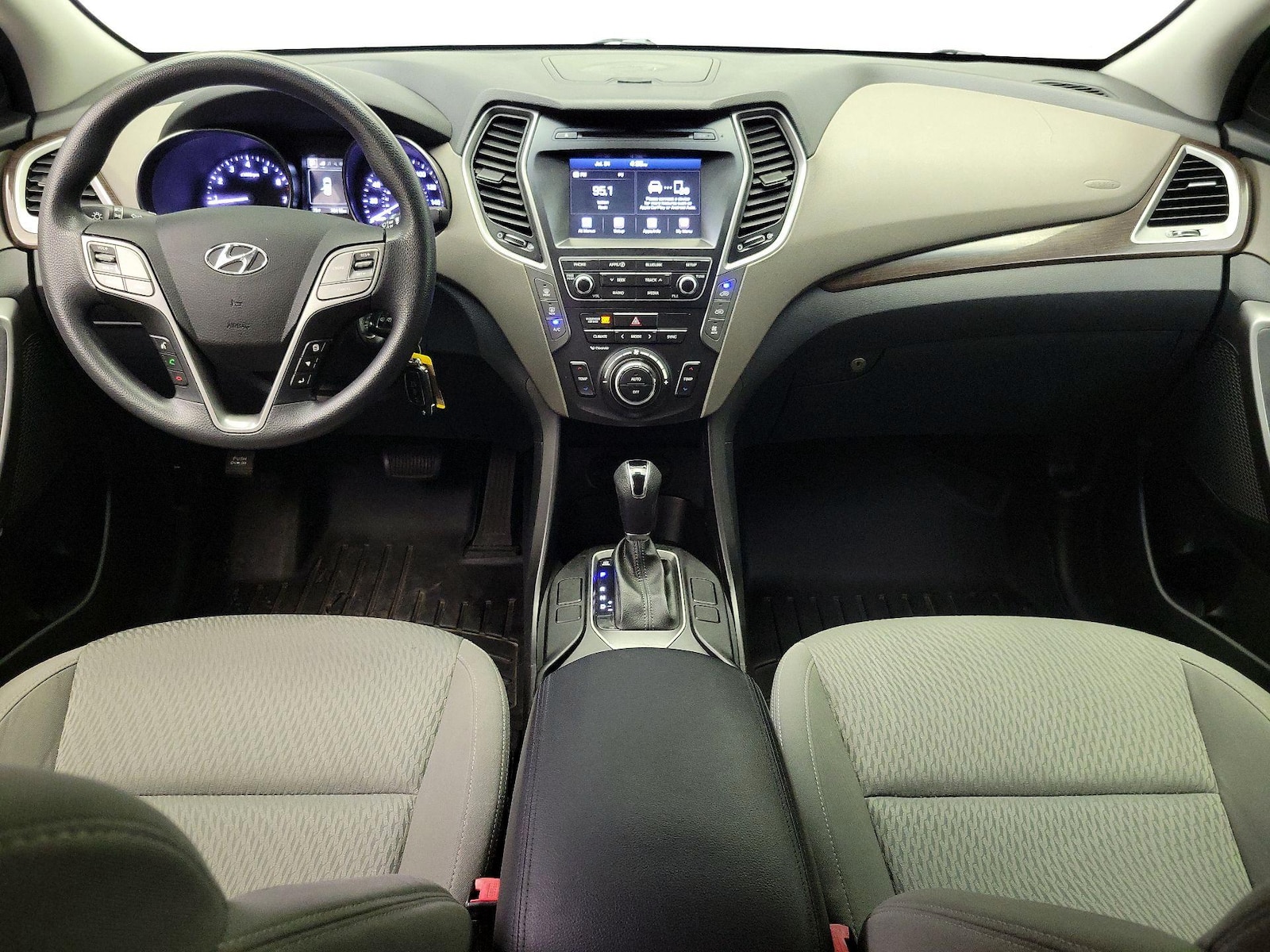 2017 Hyundai Santa Fe SE - Photo 10