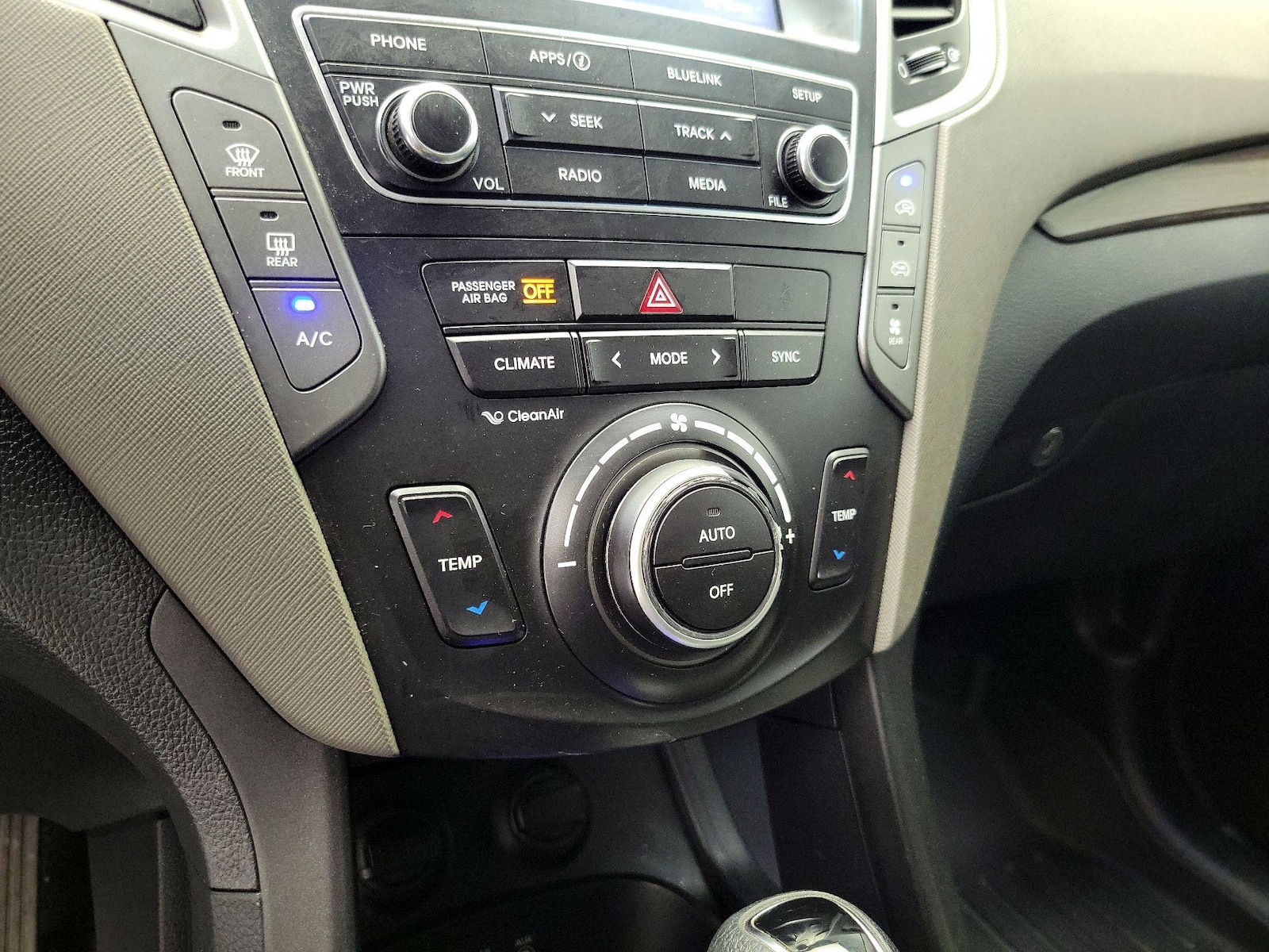 2017 Hyundai Santa Fe SE - Photo 17