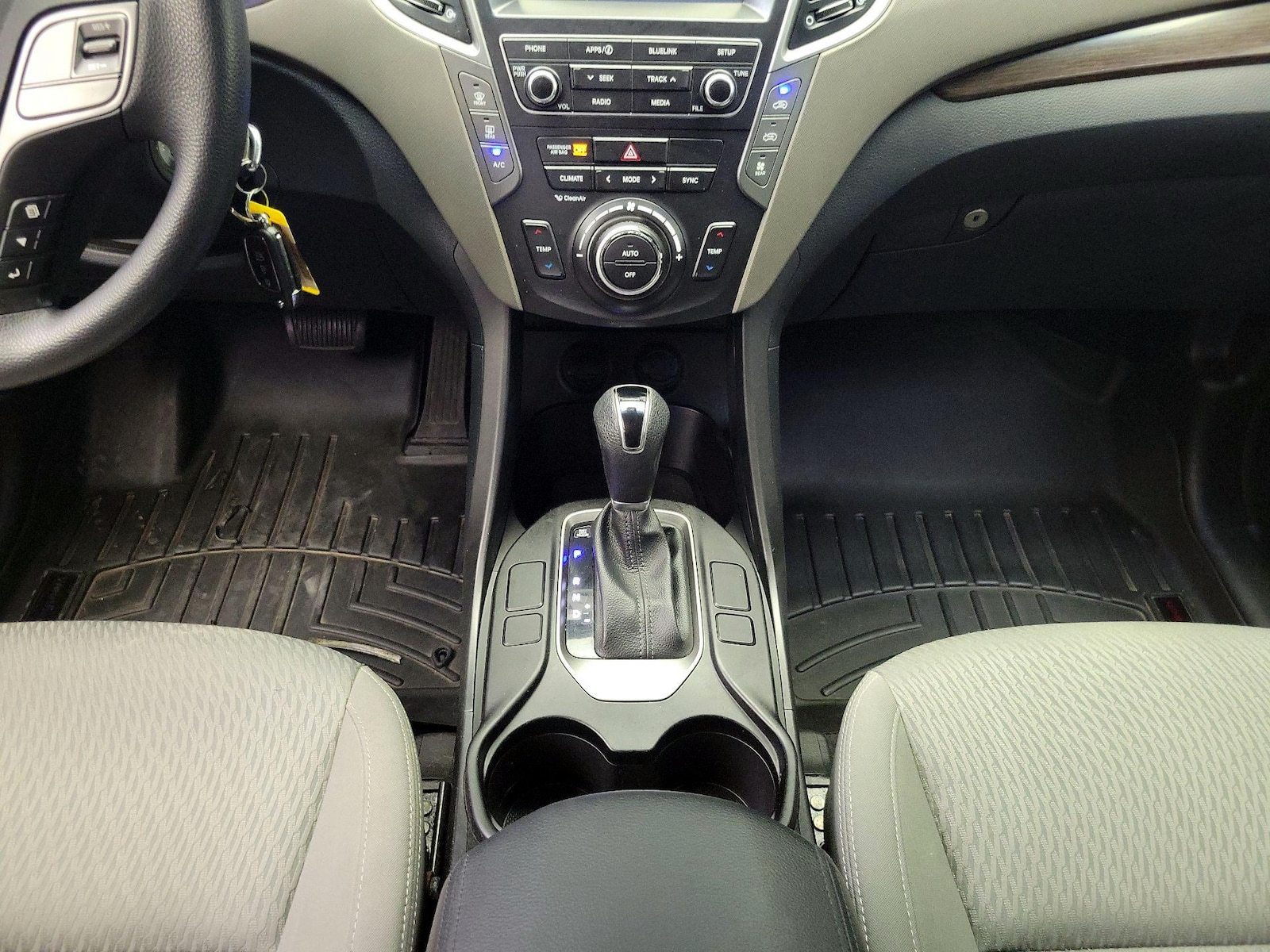 2017 Hyundai Santa Fe SE - Photo 18