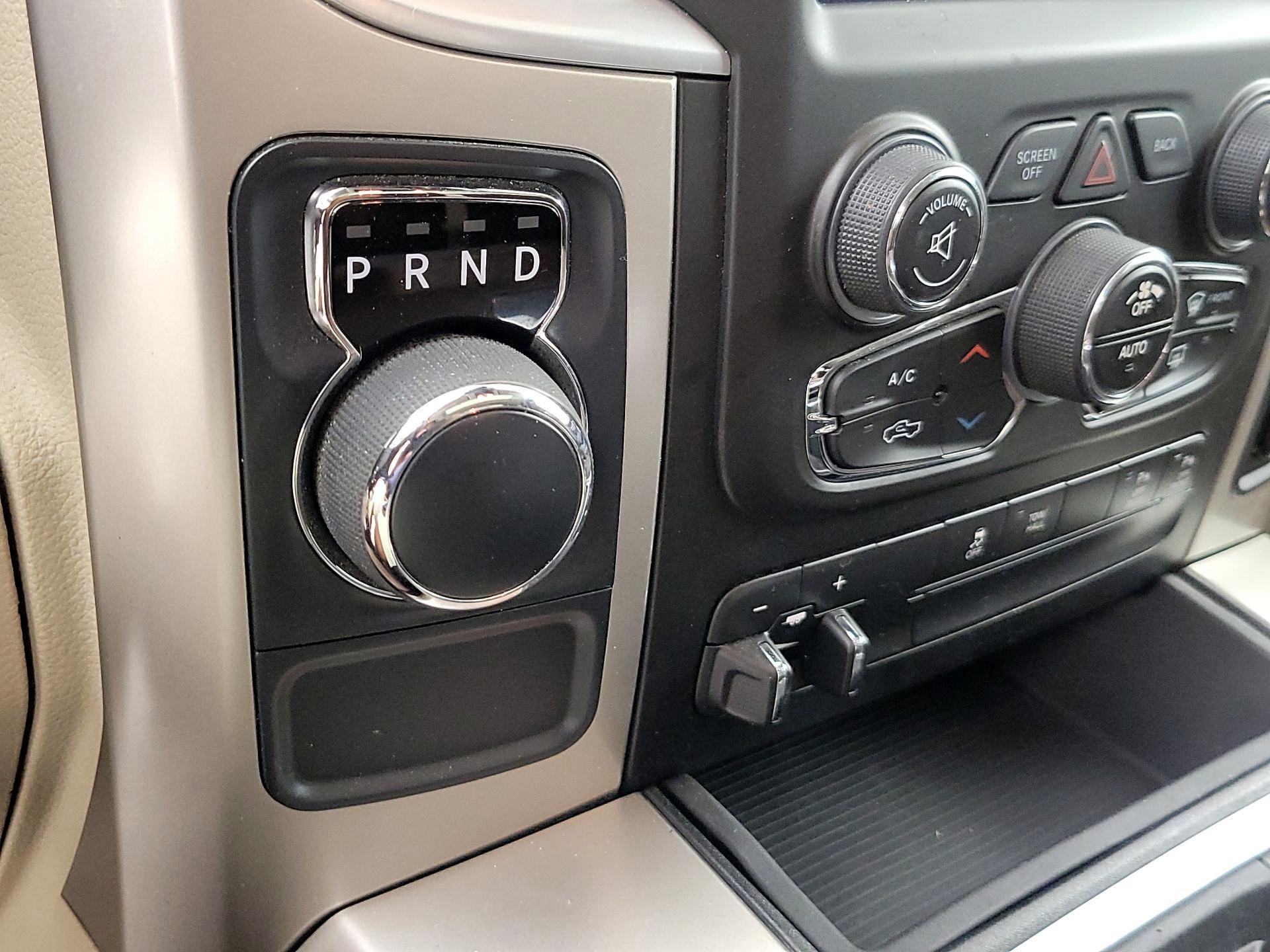 Thumbnail: 2019 RAM 1500 Classic - 18