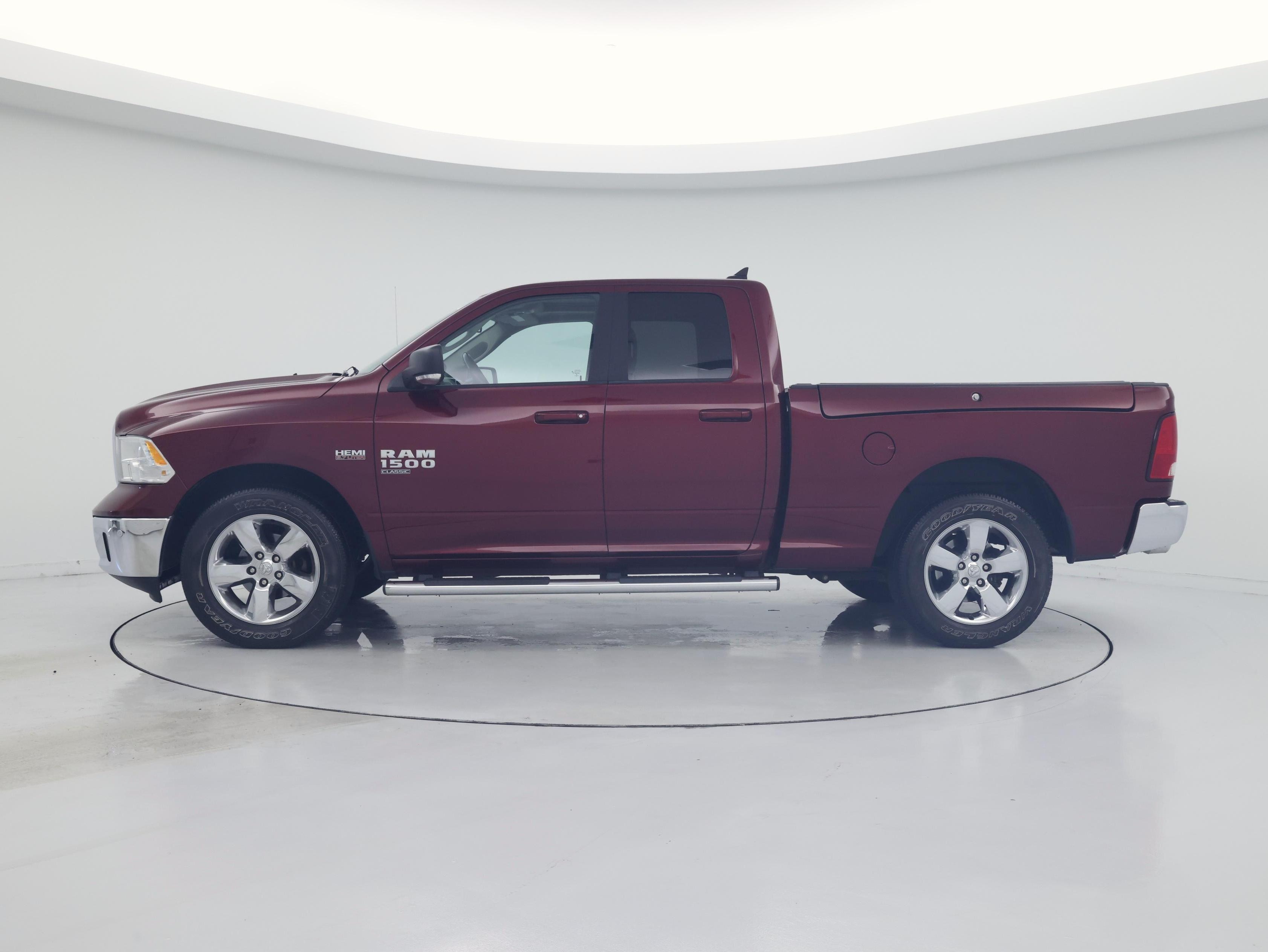 Thumbnail: 2019 RAM 1500 Classic - 3