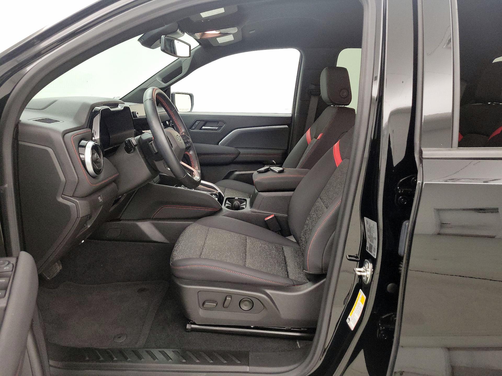 Thumbnail: 2024 Chevrolet Colorado - 11