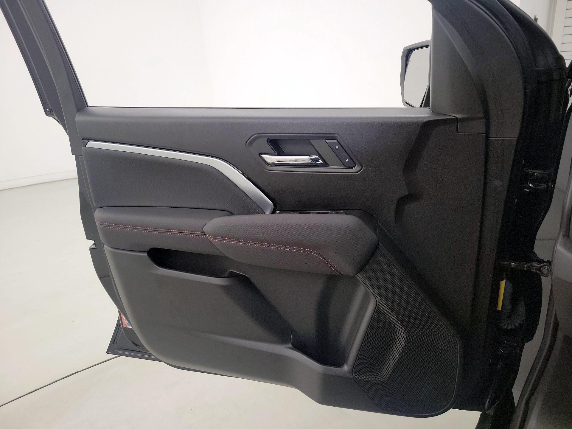 Thumbnail: 2024 Chevrolet Colorado - 12