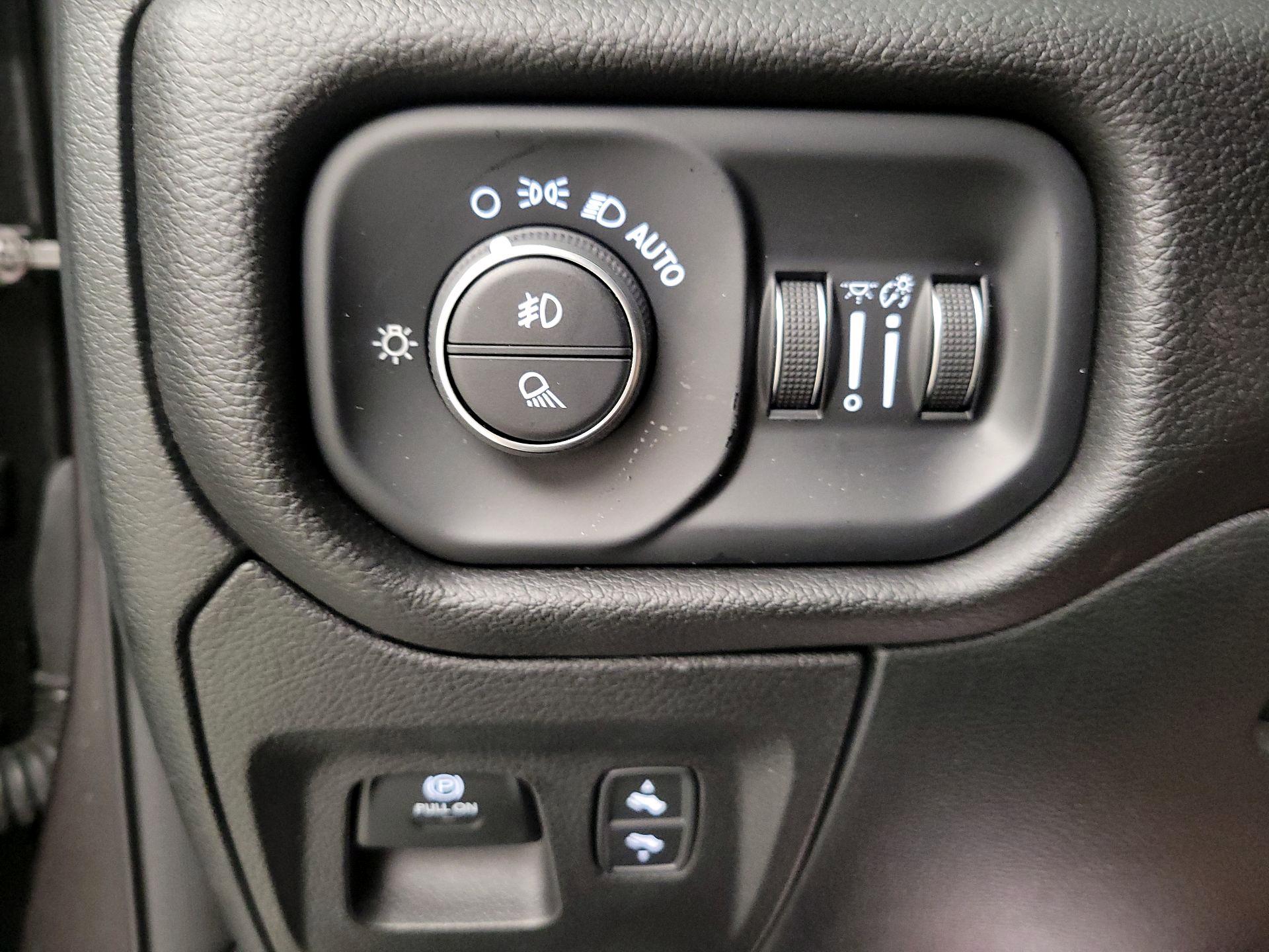 Thumbnail: 2025 RAM 1500 - 13