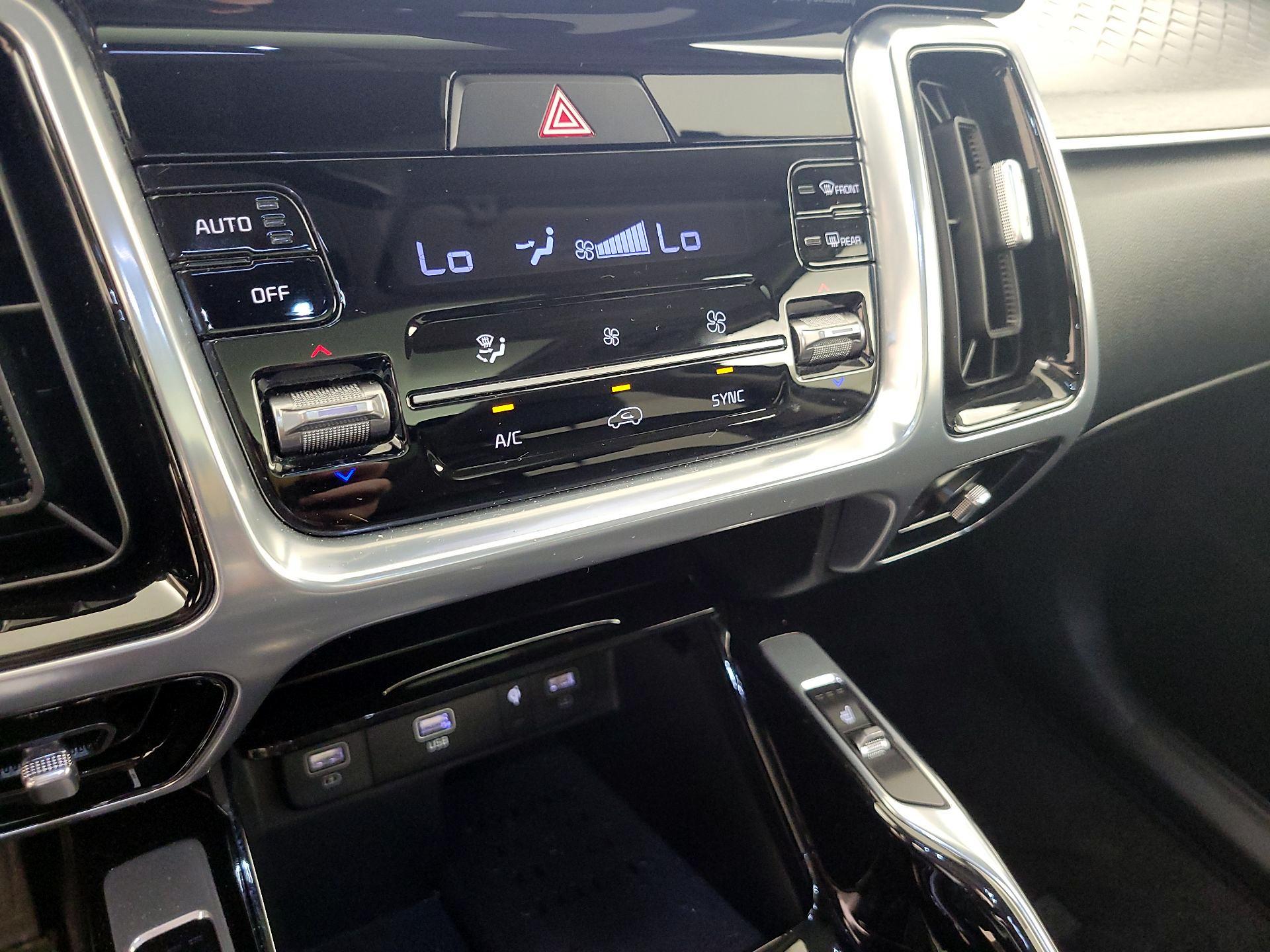 Thumbnail: 2023 Kia Sorento - 17