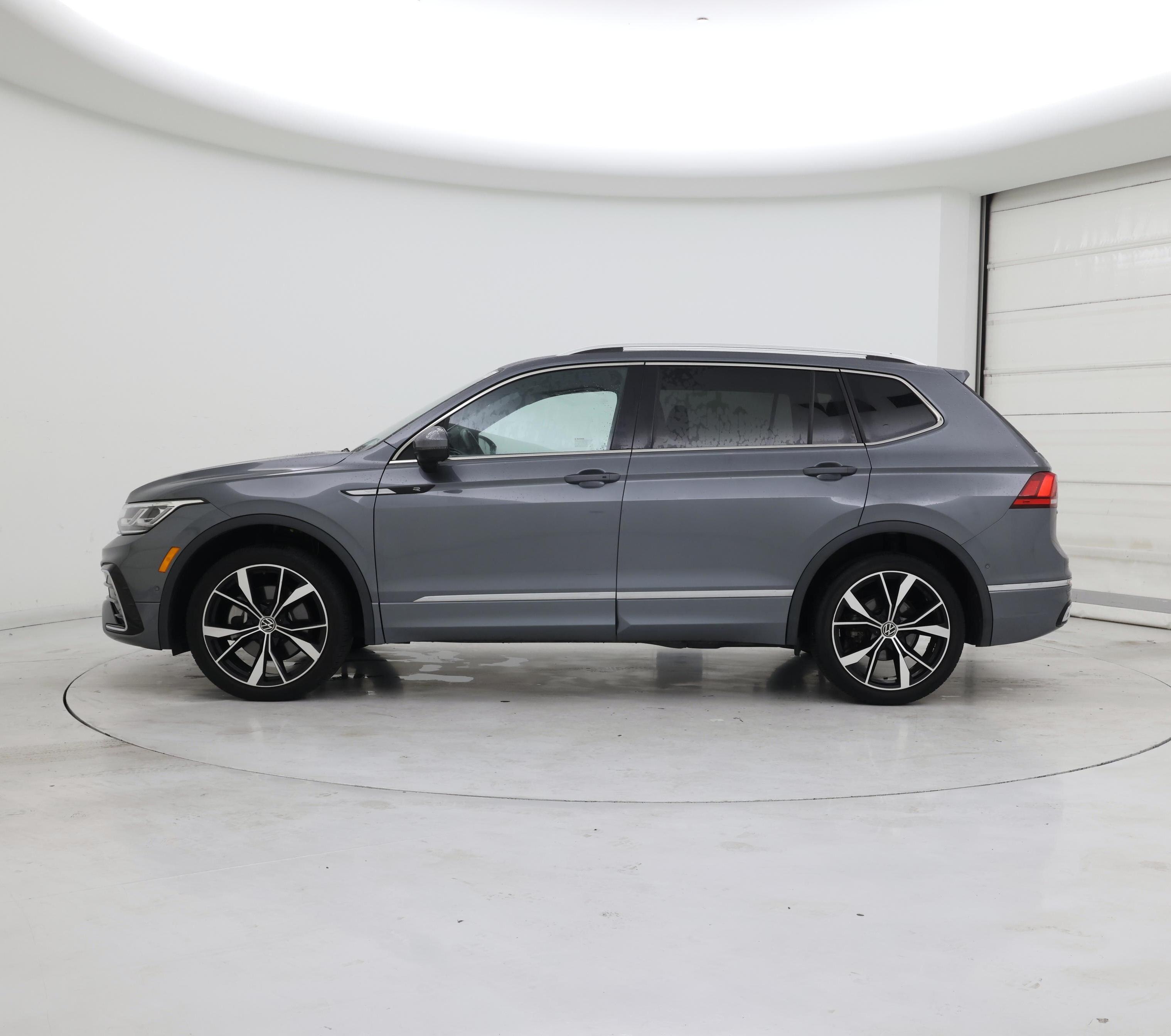 Thumbnail: 2023 Volkswagen Tiguan - 3