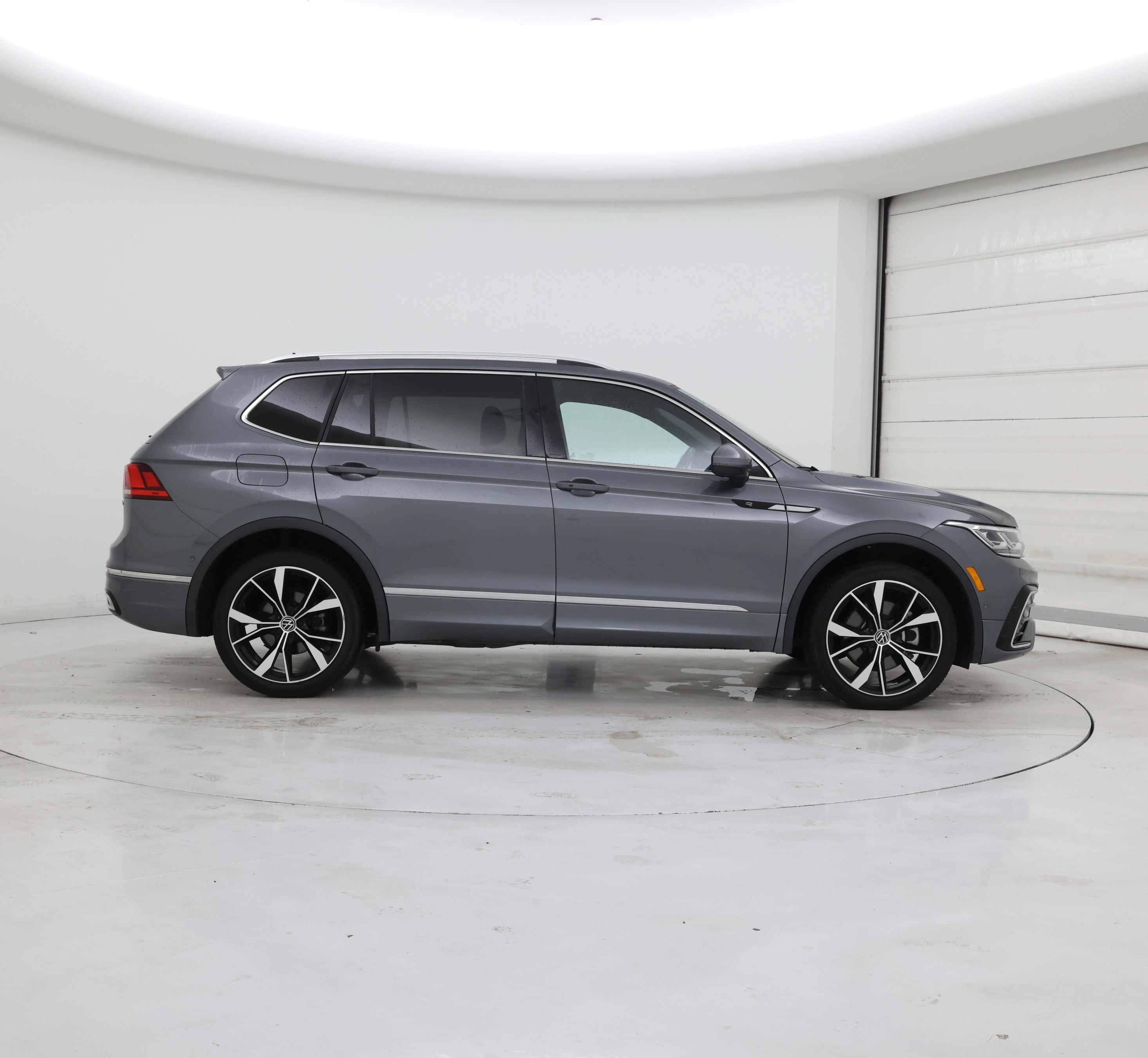 Thumbnail: 2023 Volkswagen Tiguan - 7