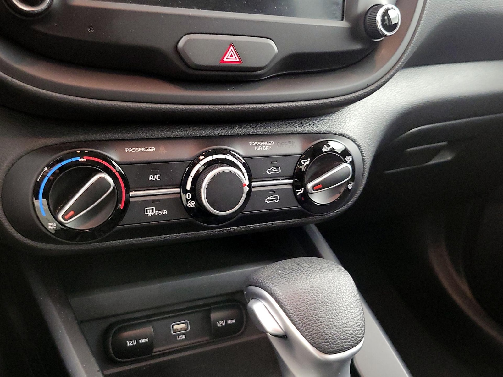 2025 Kia Soul LX - Photo 17